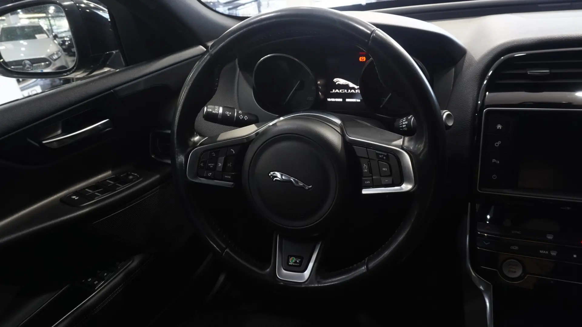 Jaguar XE 2.0 D Prestige 17