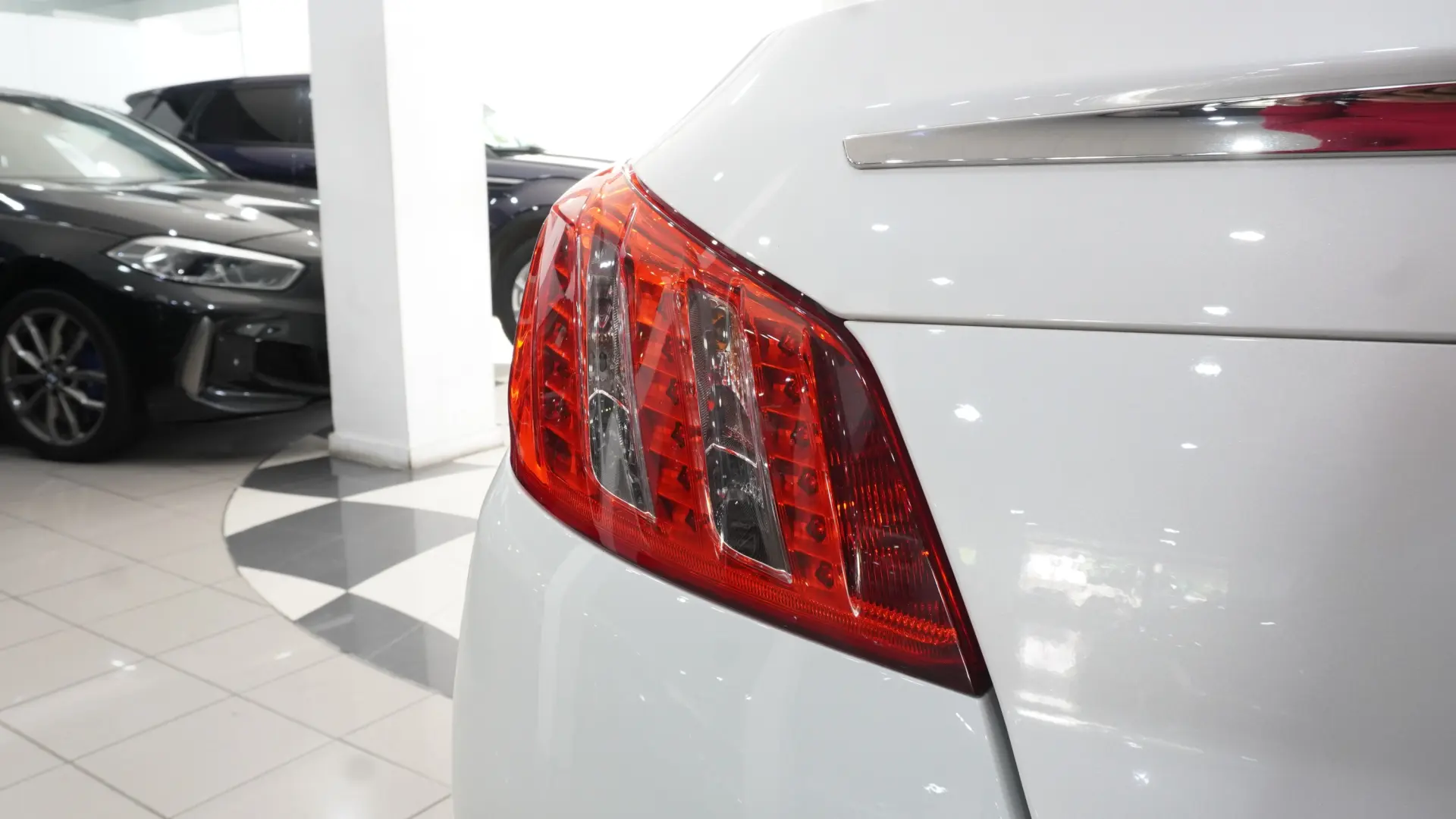 Peugeot 508 2.0 HDi Hybrid4 2-Tronic 6