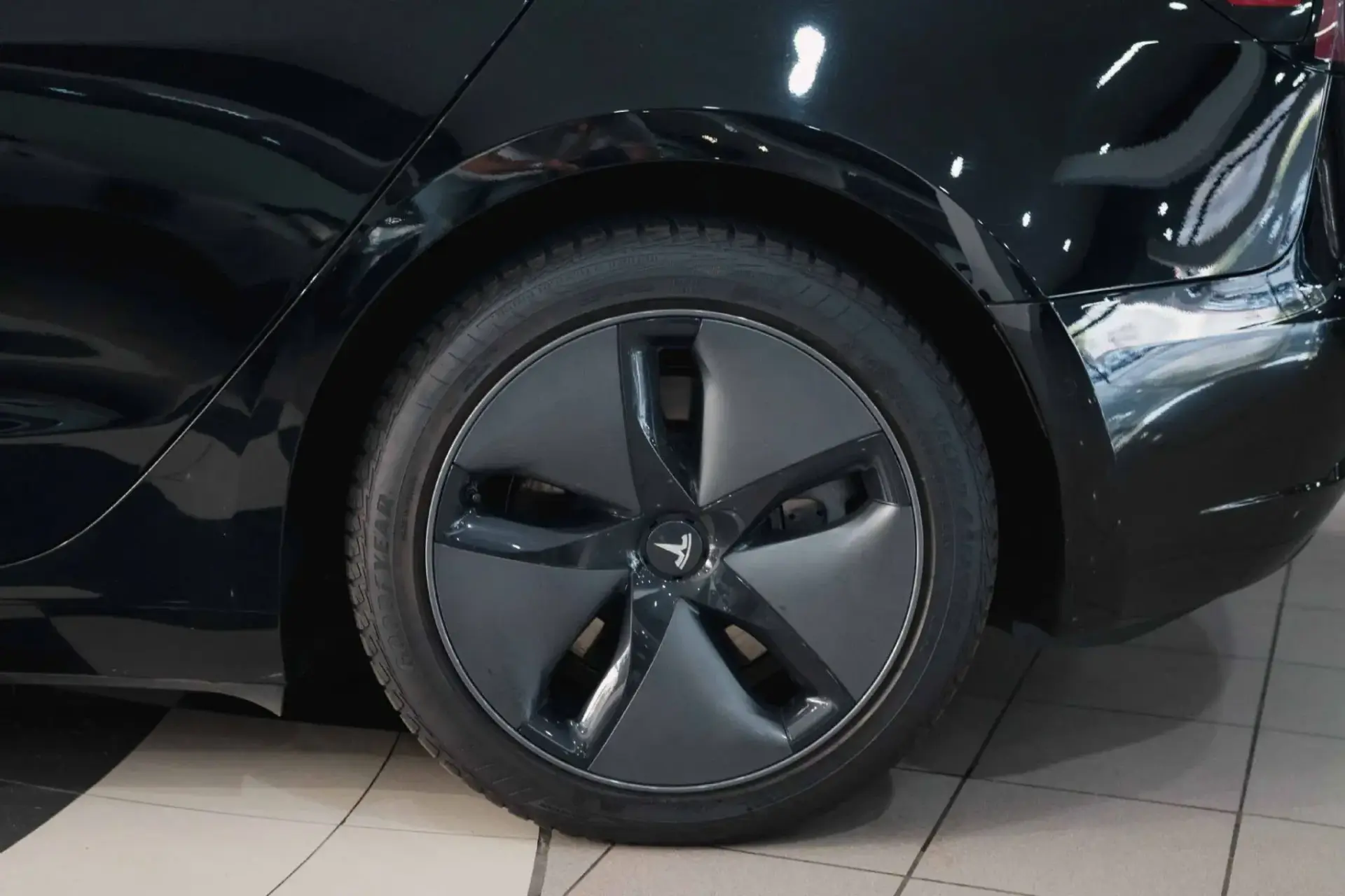 Tesla Model 3 Performance Dual Motor AWD 23