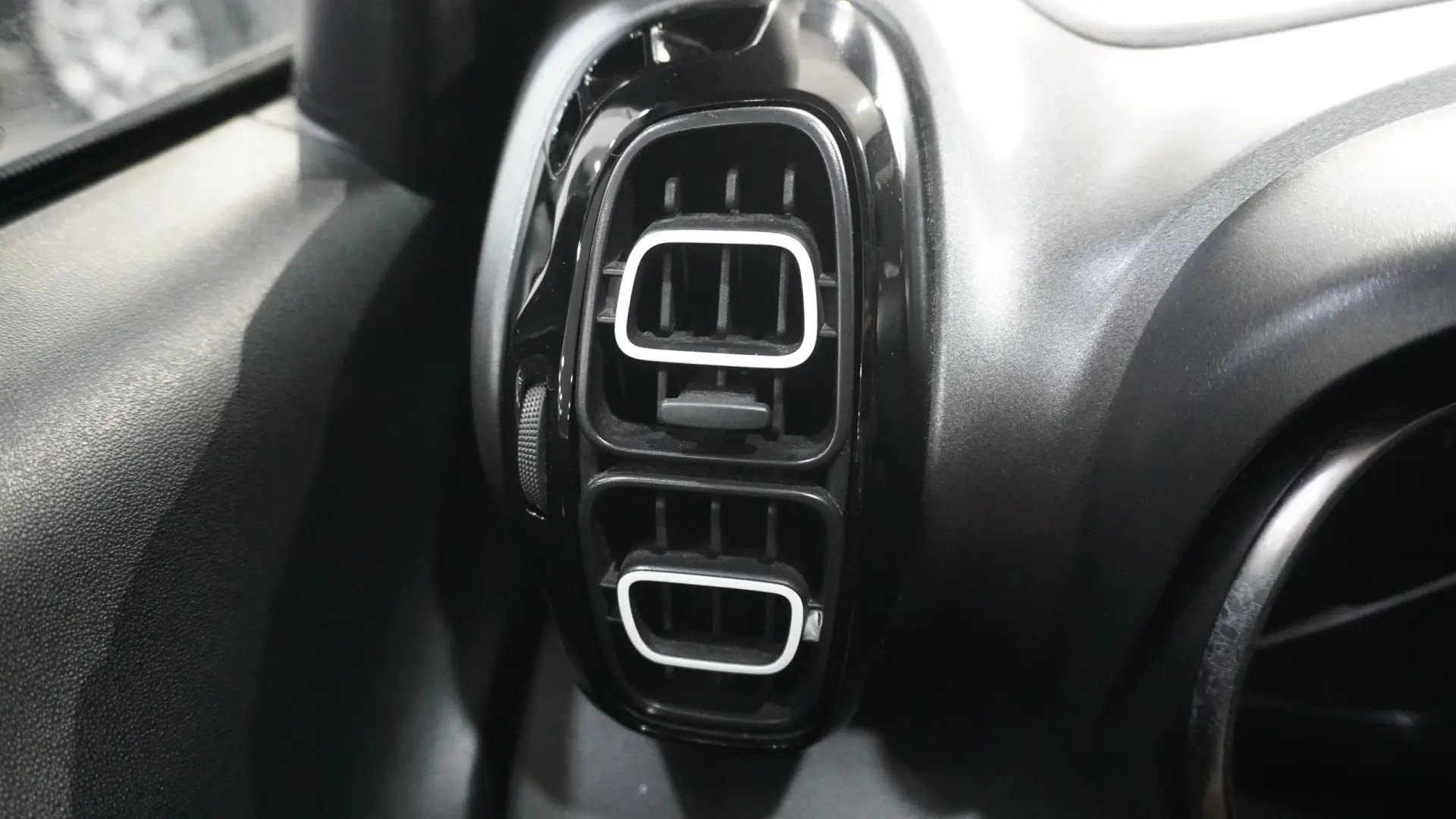 Citroën C3 Aircross 1.2 PureTech Shine 23