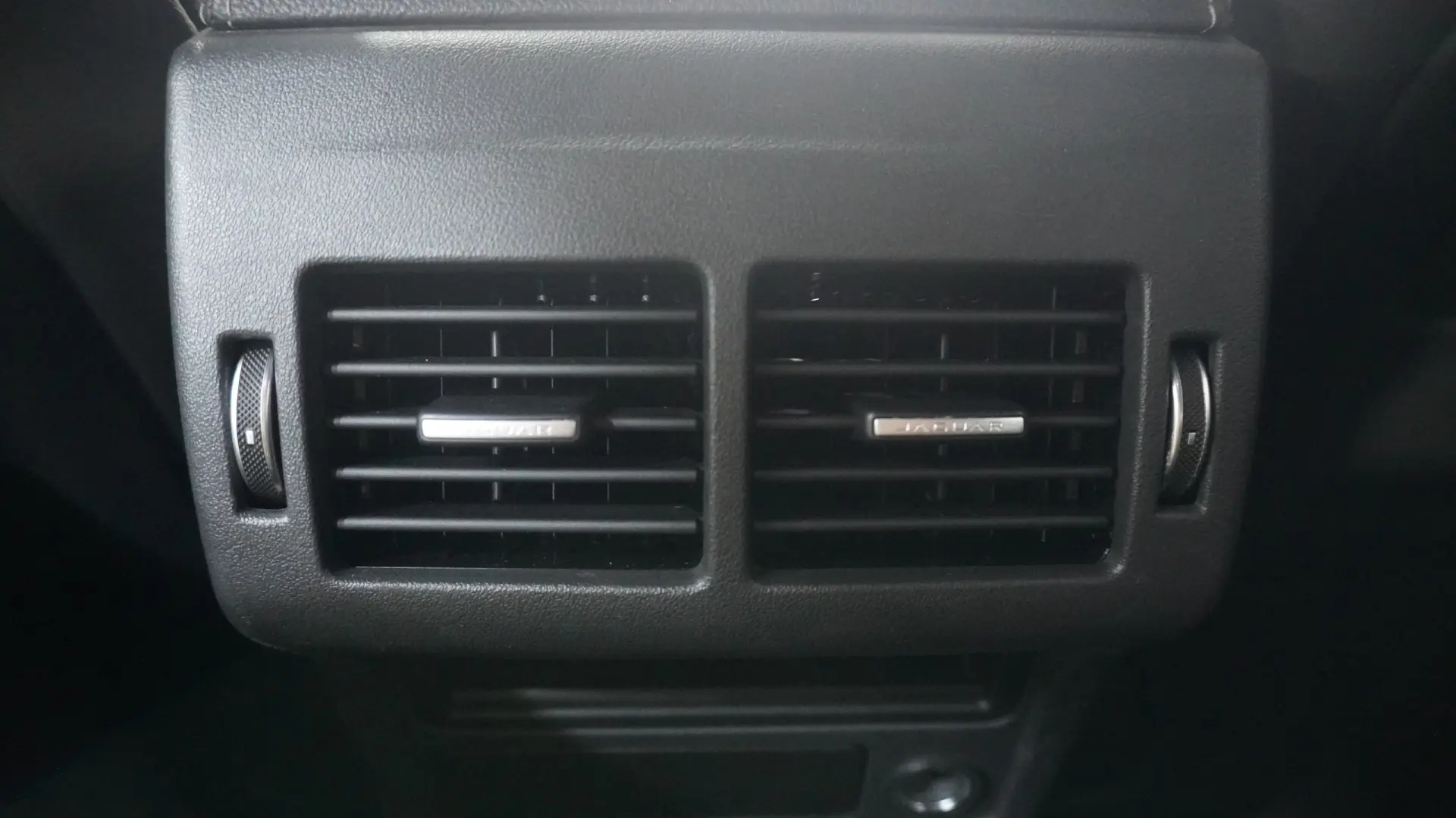 Jaguar XE 2.0 D Prestige 31