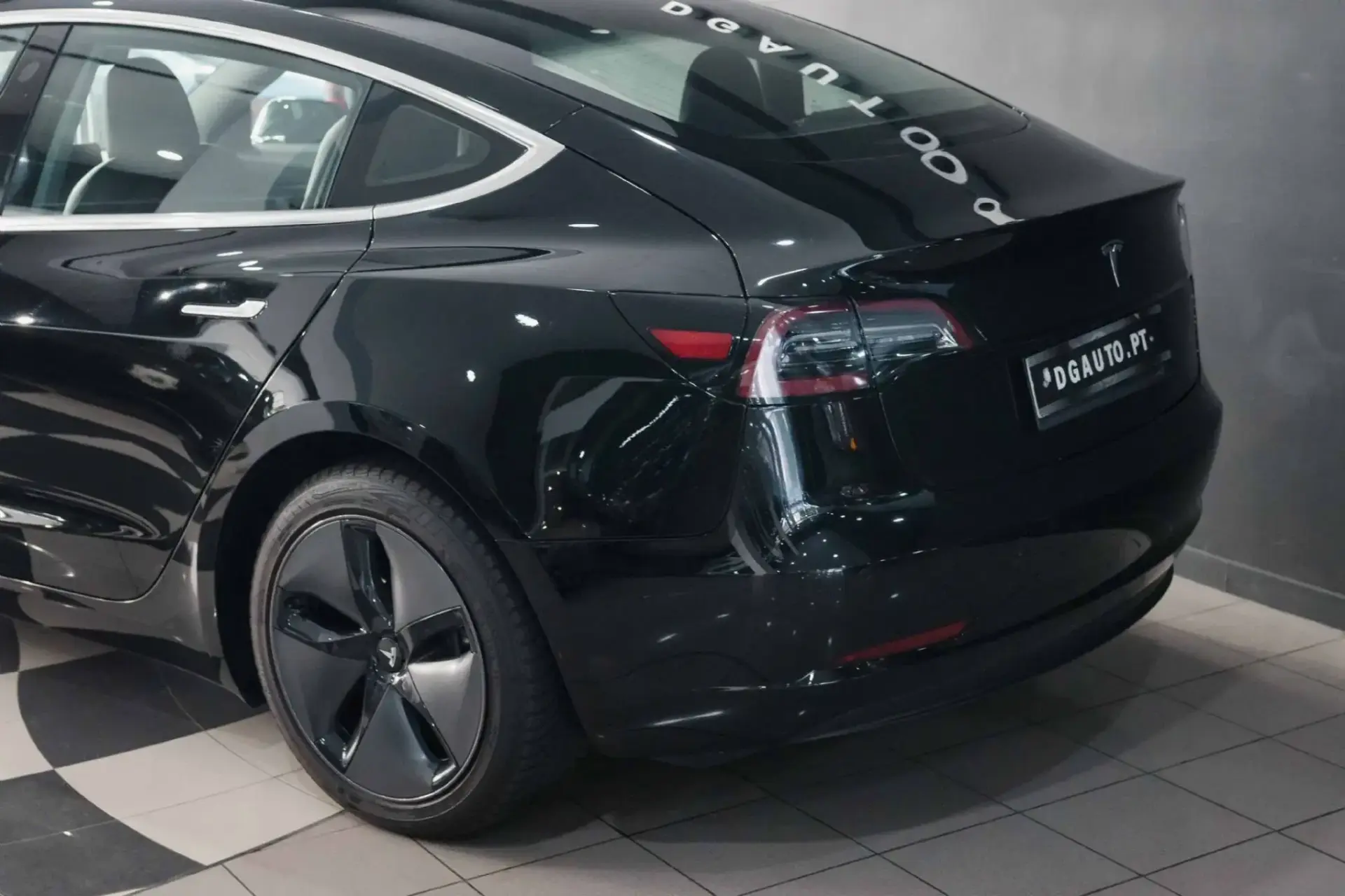 Tesla Model 3 Performance Dual Motor AWD 26