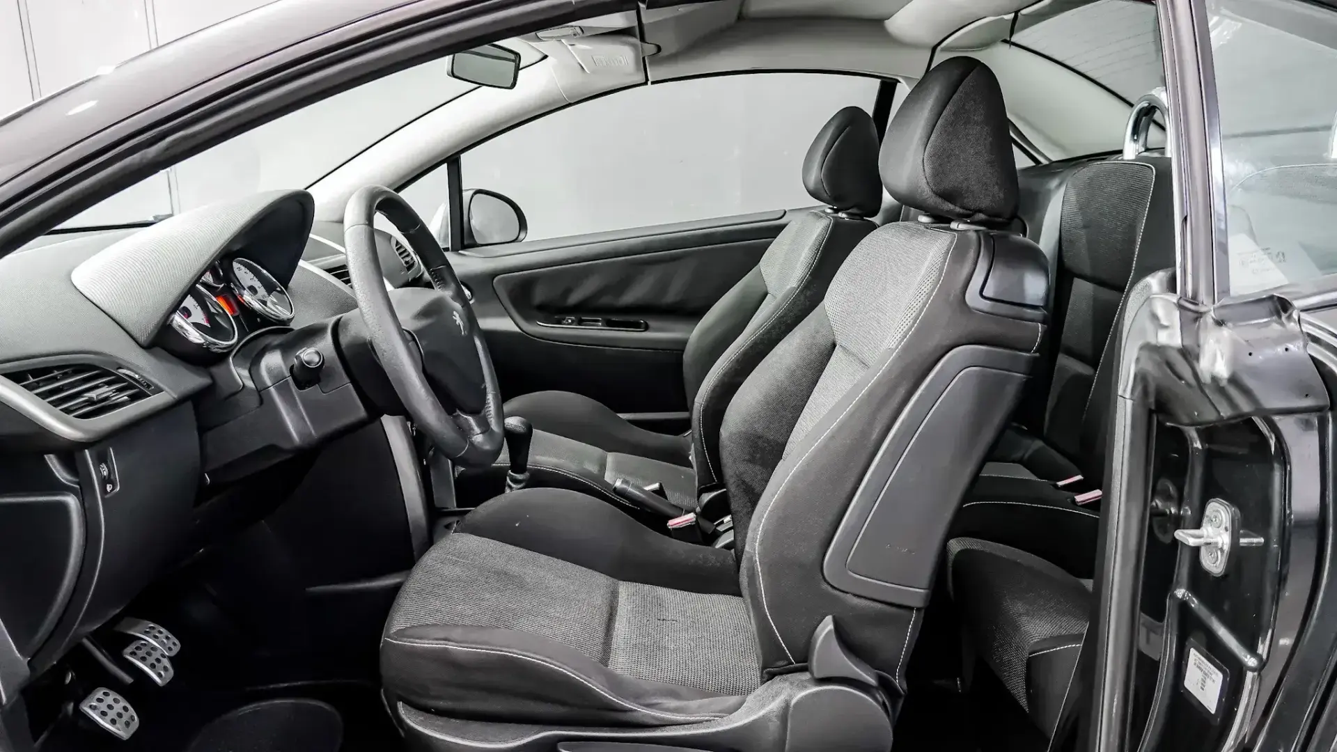 Peugeot 207 CC 1.6 VTi Active 12