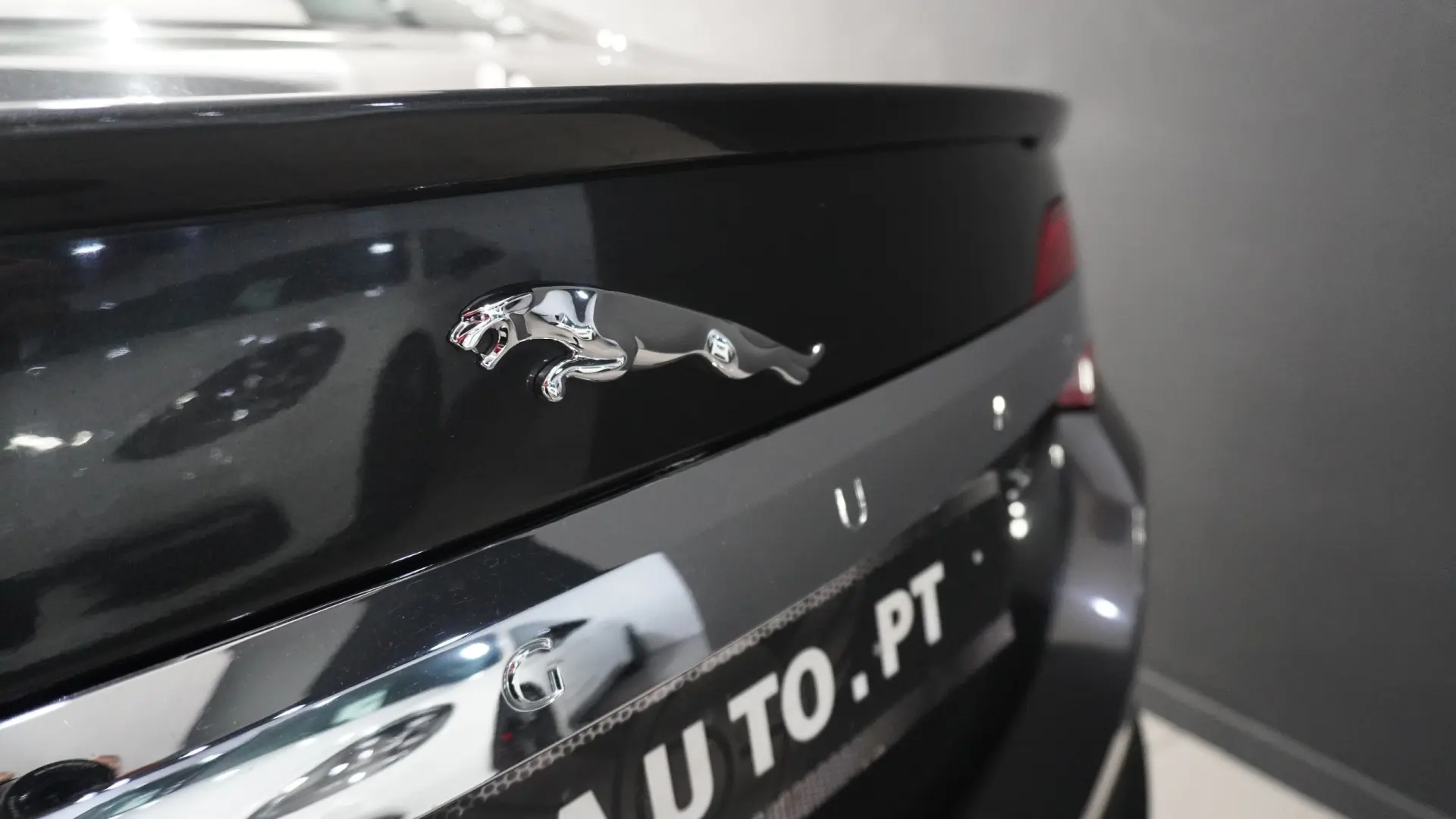 Jaguar XF 3.0 D V6 S Portfolio 11