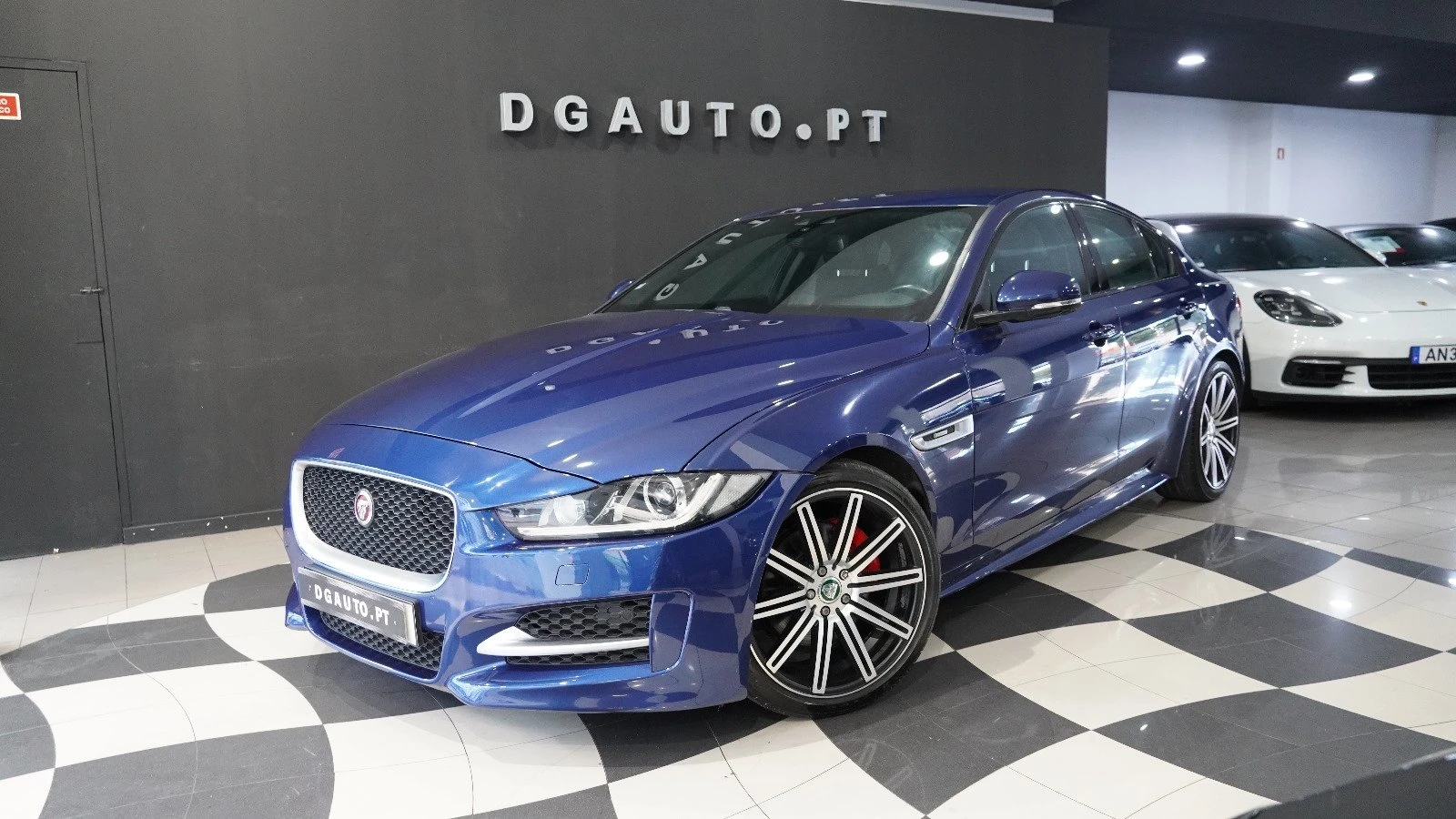 Jaguar XE 2.0 D R-Sport Aut. 1