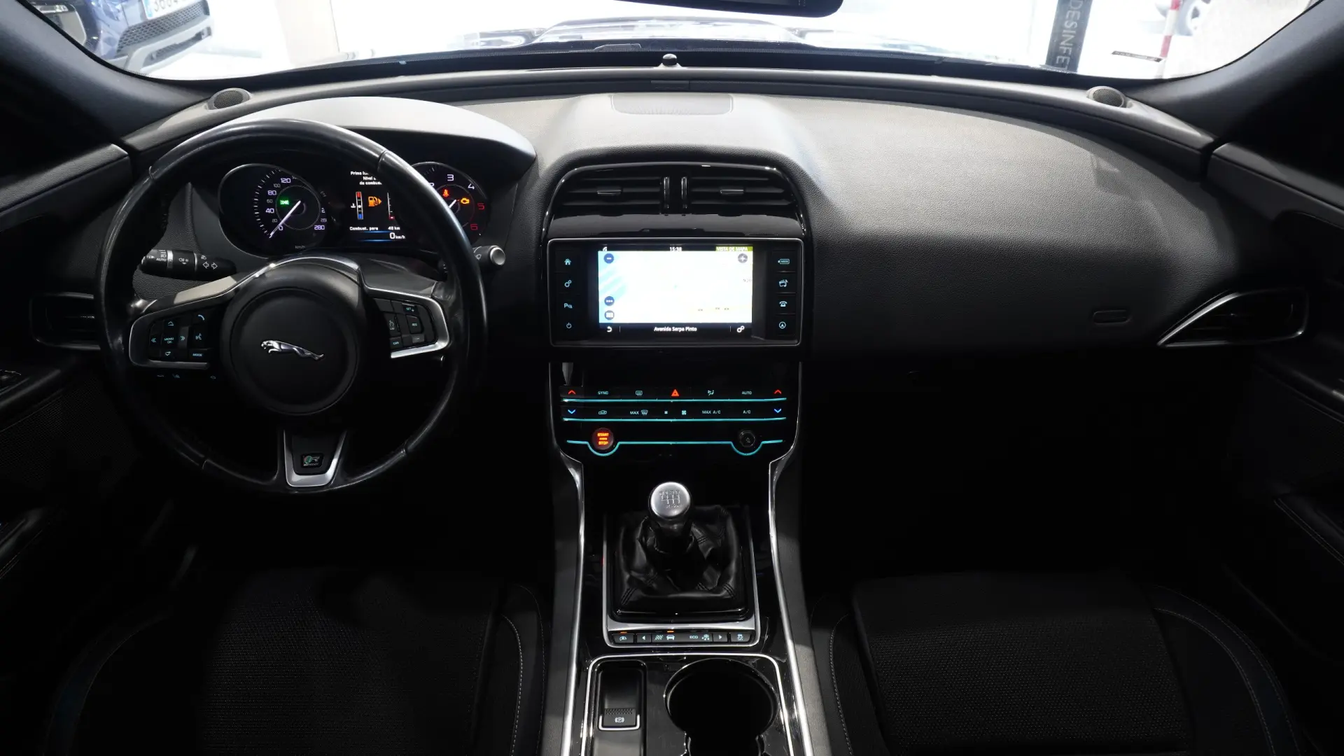 Jaguar XE 2.0 D Prestige 16