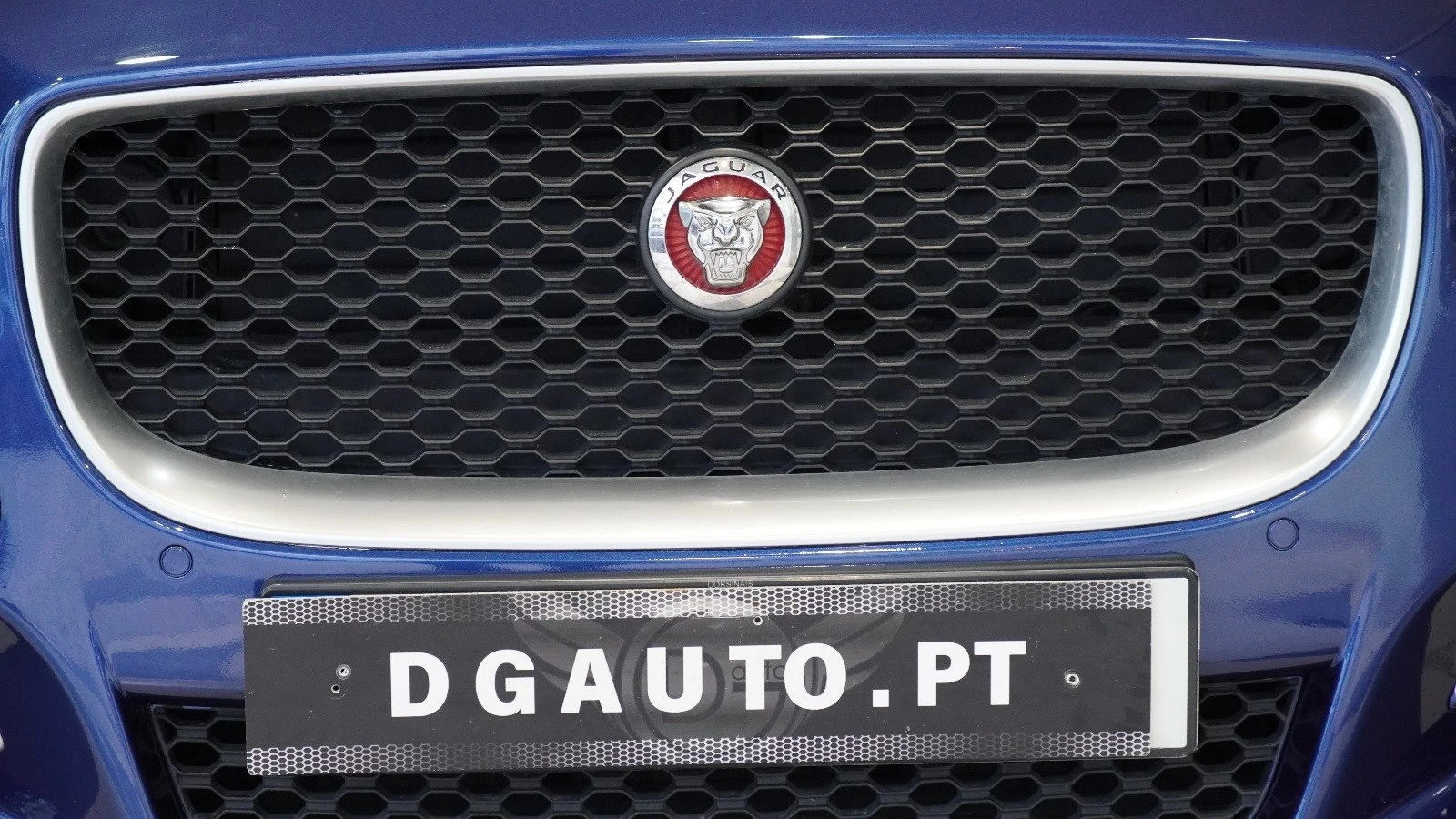 Jaguar XE 2.0 D R-Sport Aut. 4