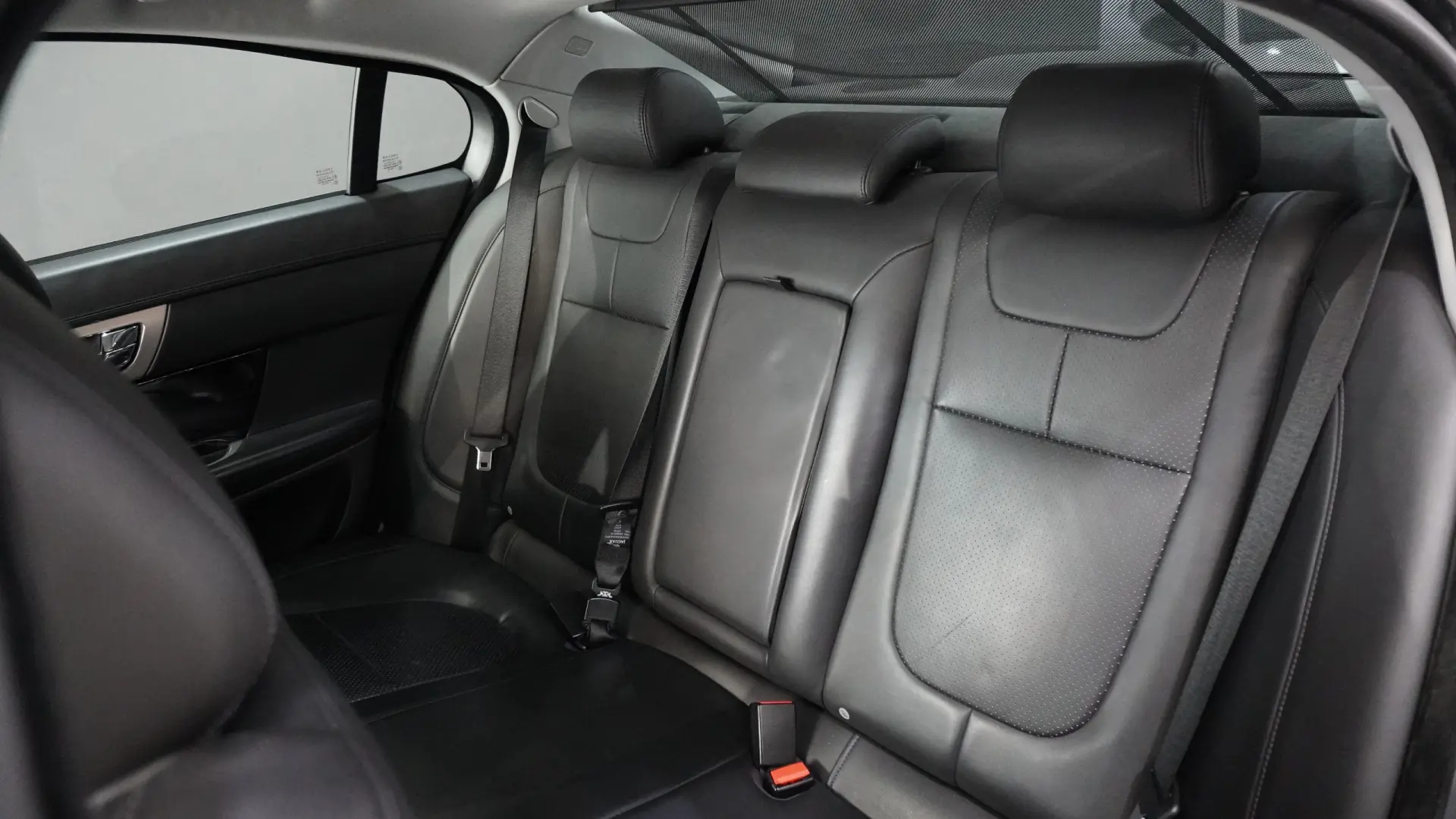 Jaguar XF 3.0 D V6 S Portfolio 18