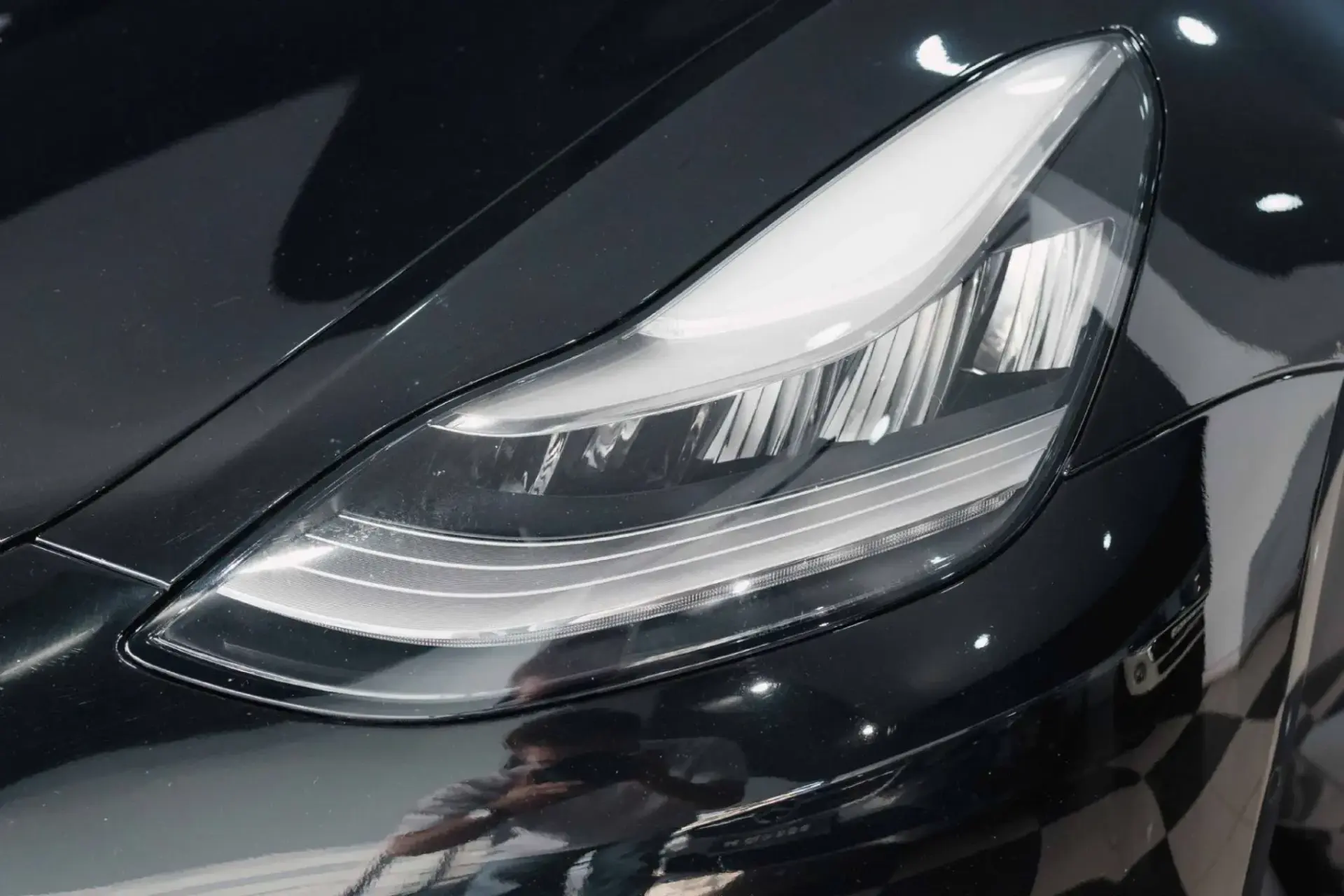 Tesla Model 3 Performance Dual Motor AWD 16