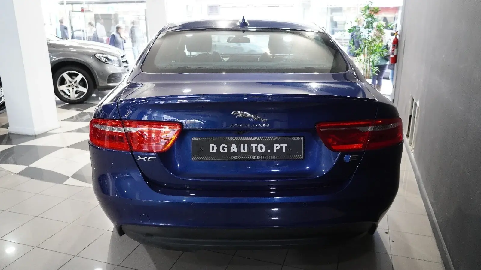 Jaguar XE 2.0 D R-Sport Aut. 7