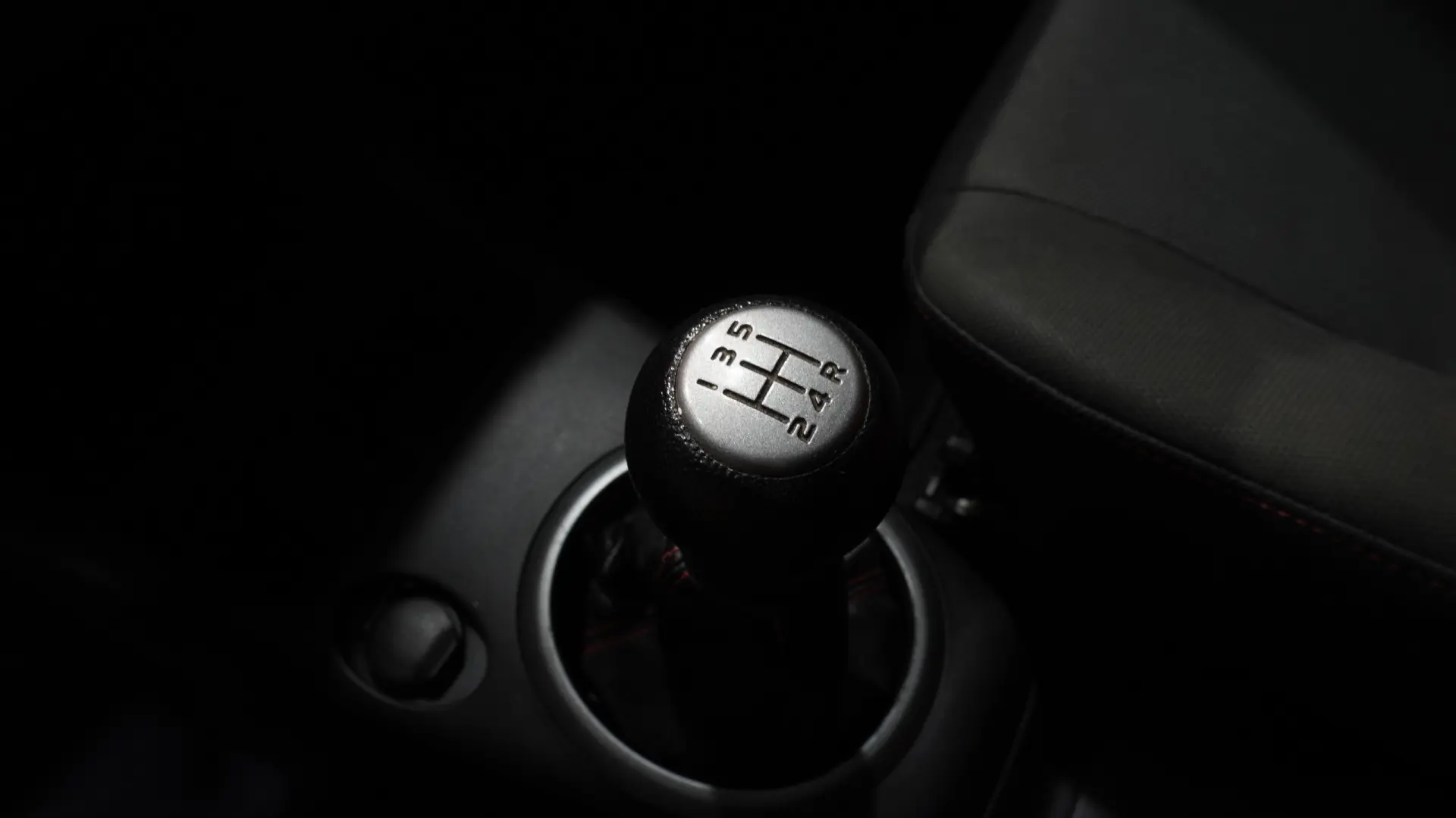 Suzuki Swift 1.6 Sport 18