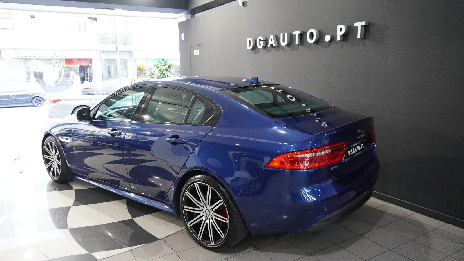 Jaguar XE 2.0 D R-Sport Aut. 6