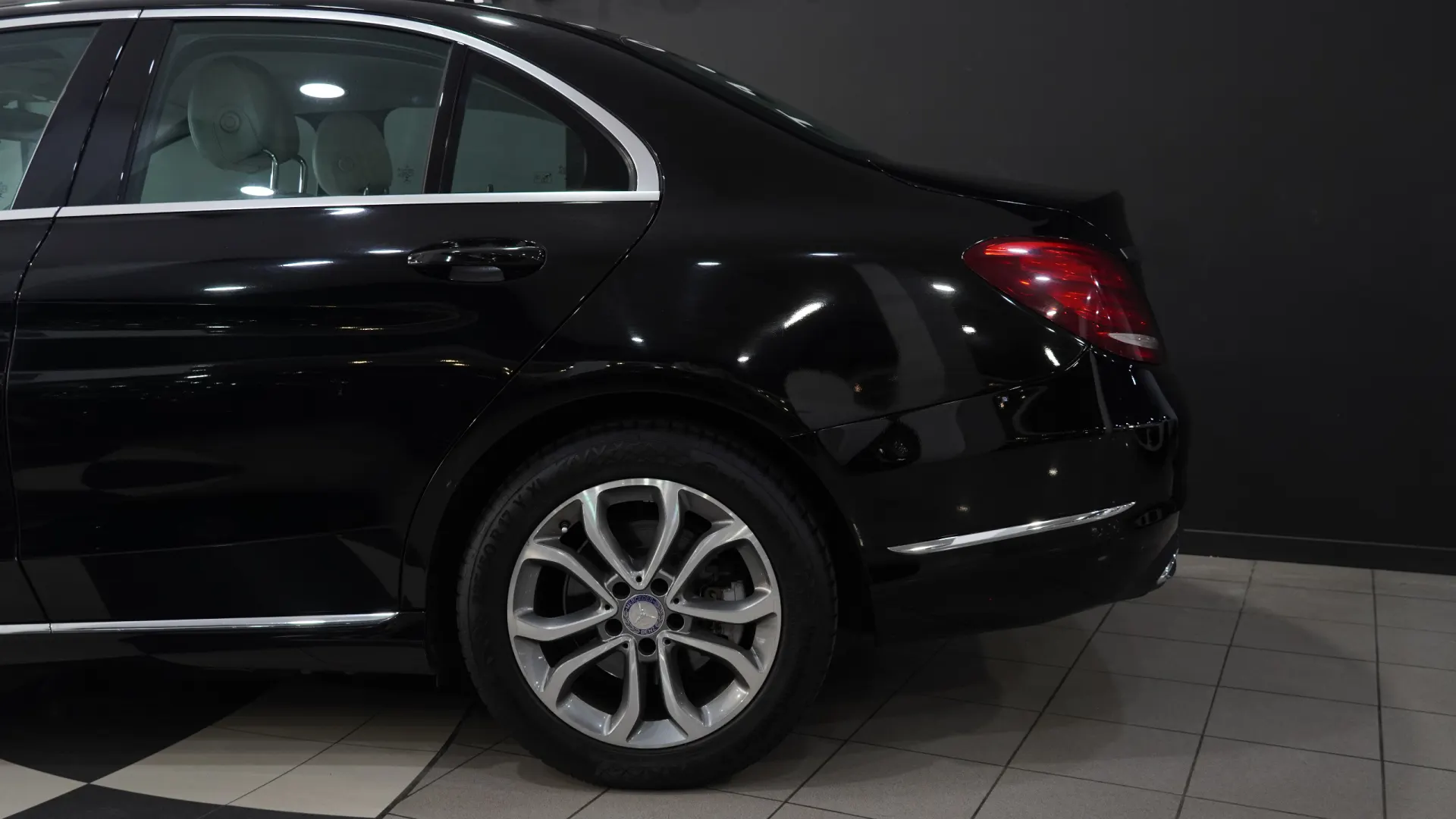 Mercedes-Benz C 200 BlueTEC Avantgarde 9