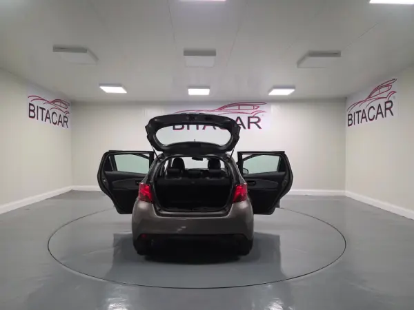 Toyota Yaris 1.5 HSD Comfort+P.Style 56