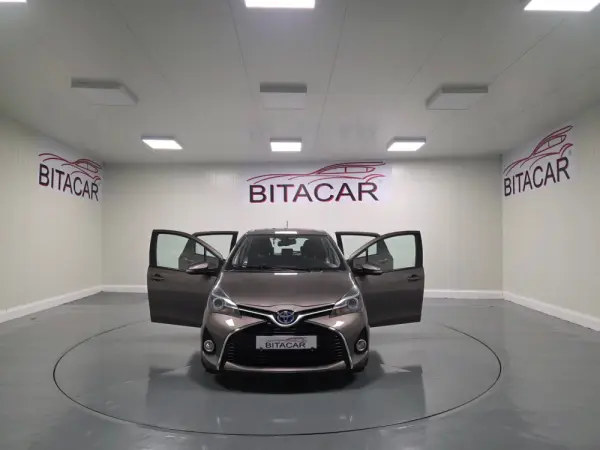 Toyota Yaris 1.5 HSD Comfort+P.Style 12