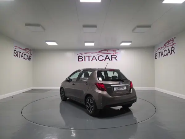 Toyota Yaris 1.5 HSD Comfort+P.Style 37