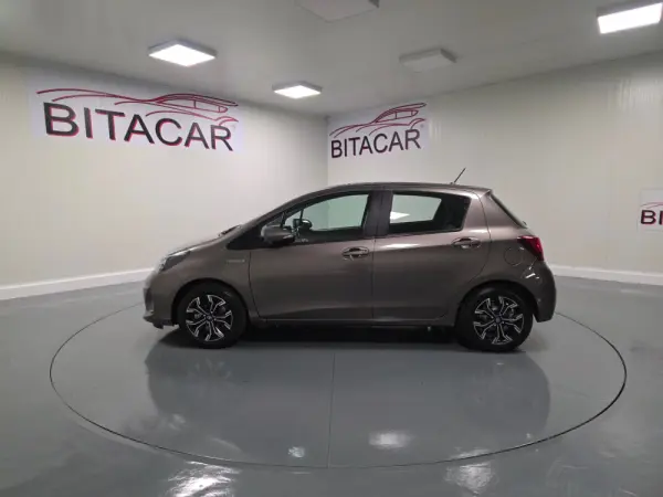 Toyota Yaris 1.5 HSD Comfort+P.Style 32