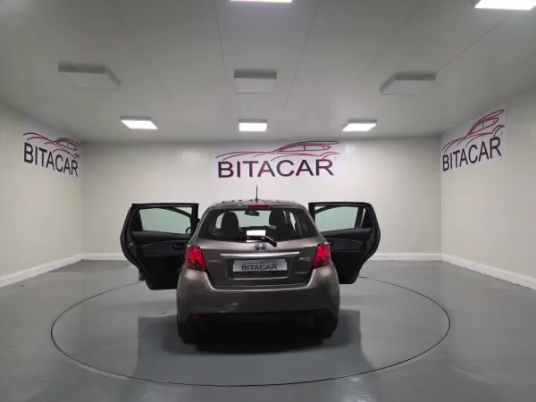 Toyota Yaris 1.5 HSD Comfort+P.Style 46