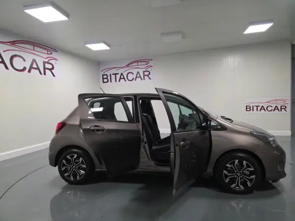 Toyota Yaris 1.5 HSD Comfort+P.Style 8