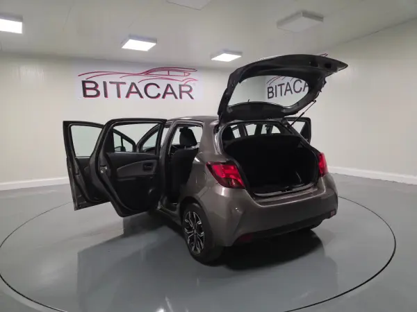 Toyota Yaris 1.5 HSD Comfort+P.Style 54