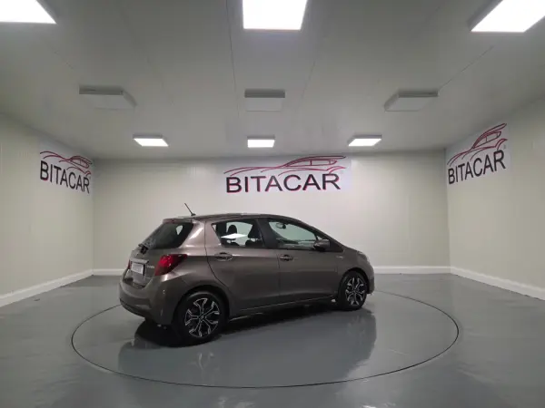 Toyota Yaris 1.5 HSD Comfort+P.Style 61