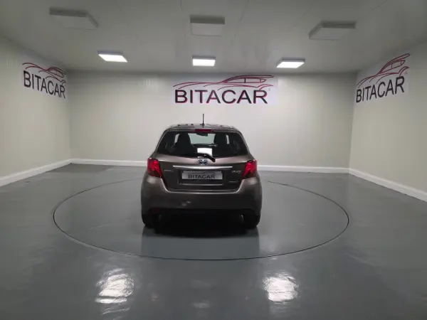 Toyota Yaris 1.5 HSD Comfort+P.Style 44