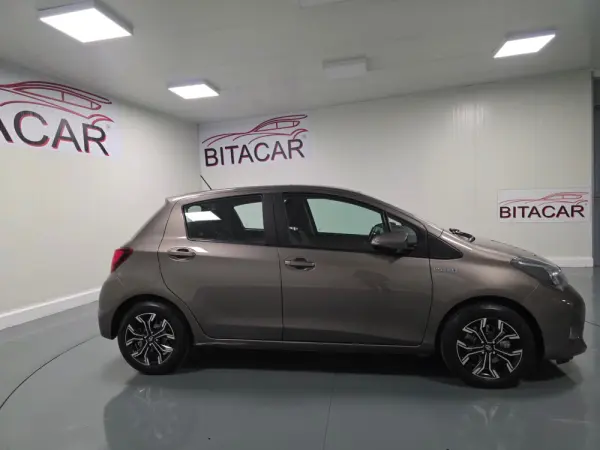 Toyota Yaris 1.5 HSD Comfort+P.Style 4