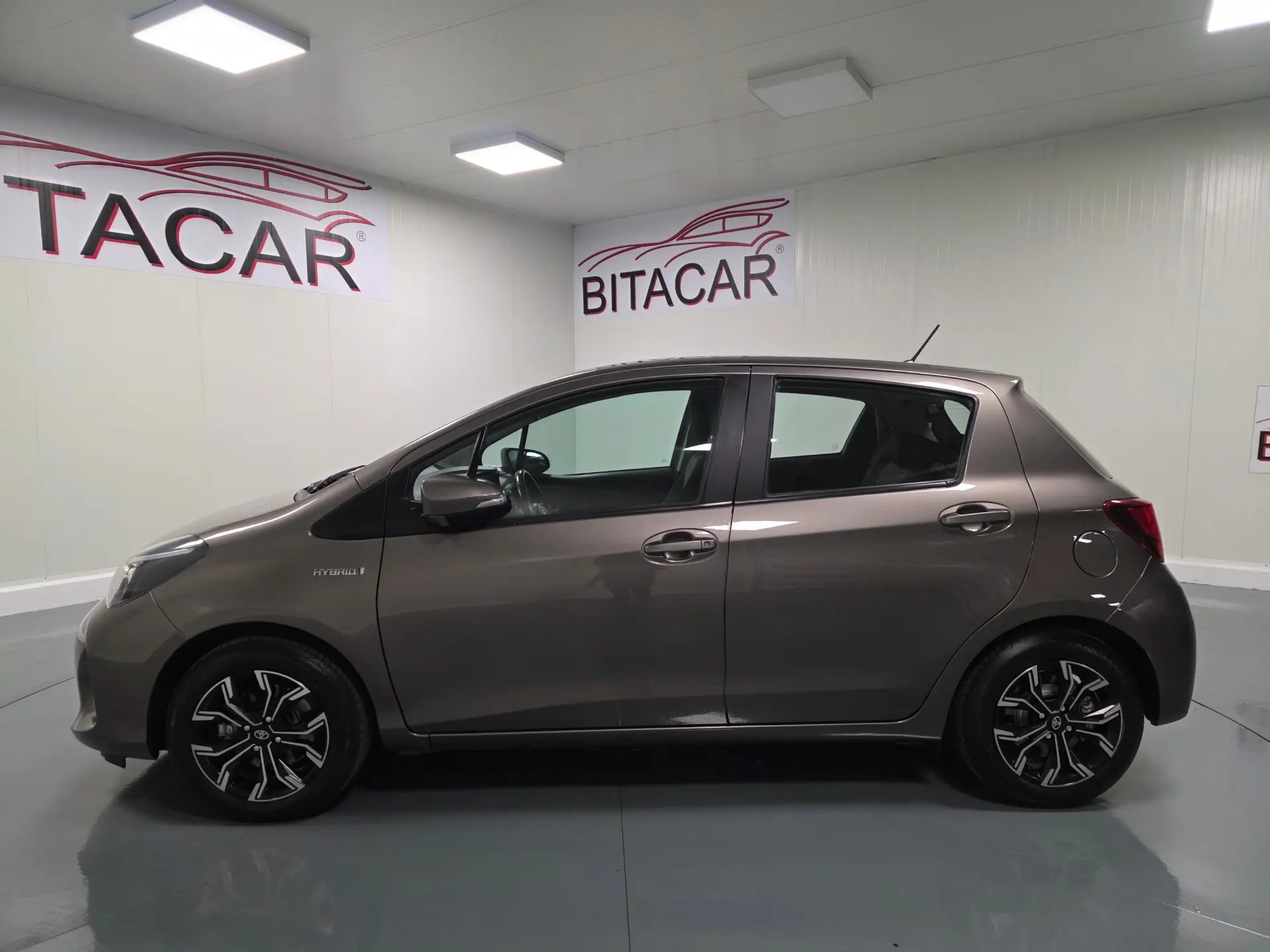 Toyota Yaris 1.5 HSD Comfort+P.Style 33