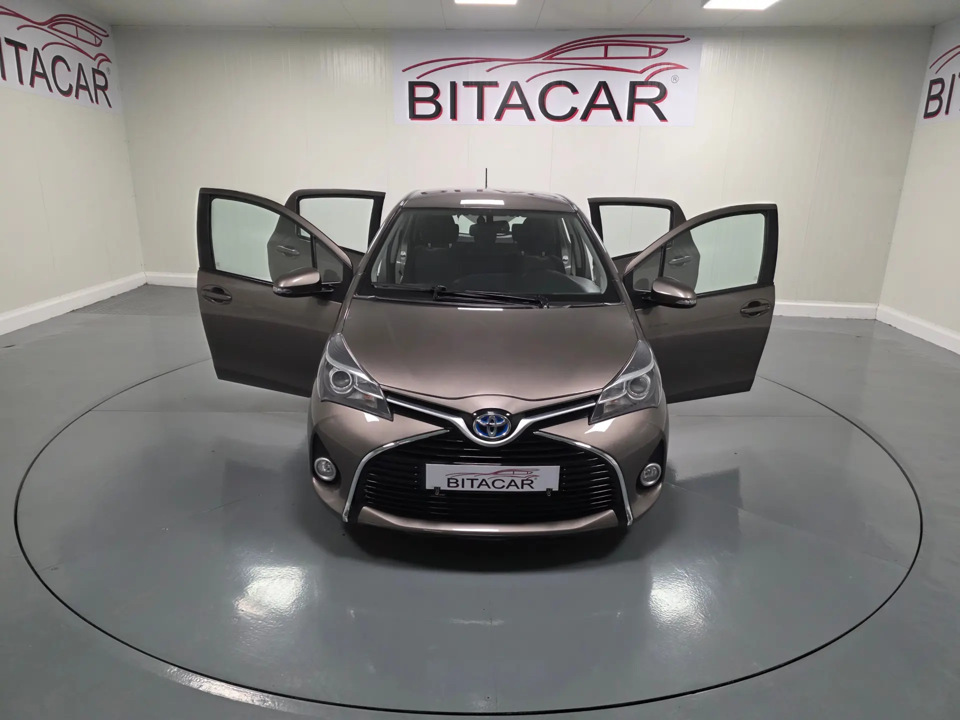 Toyota Yaris 1.5 HSD Comfort+P.Style 13