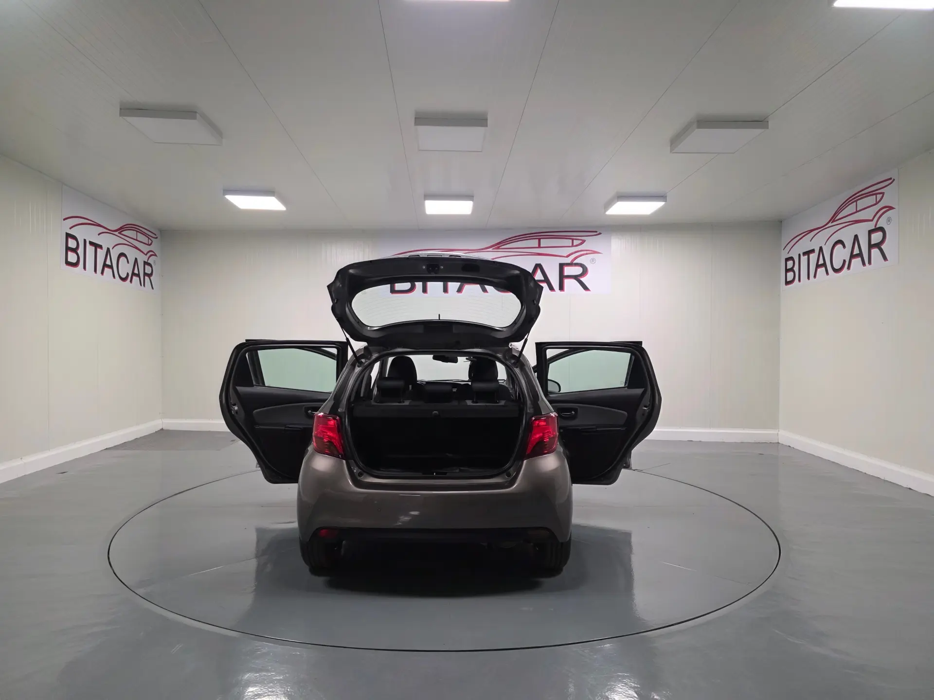 Toyota Yaris 1.5 HSD Comfort+P.Style 56