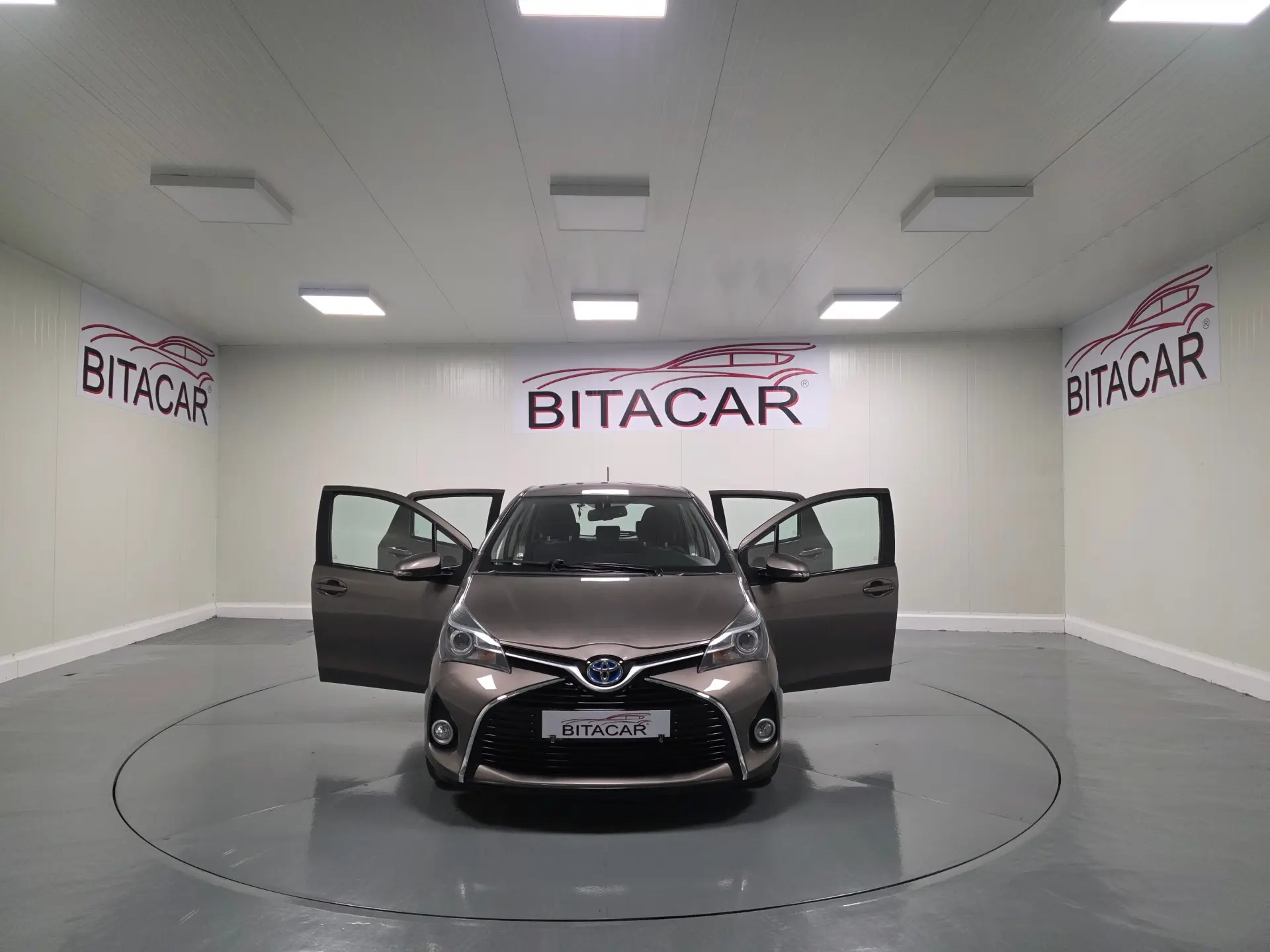 Toyota Yaris 1.5 HSD Comfort+P.Style 12