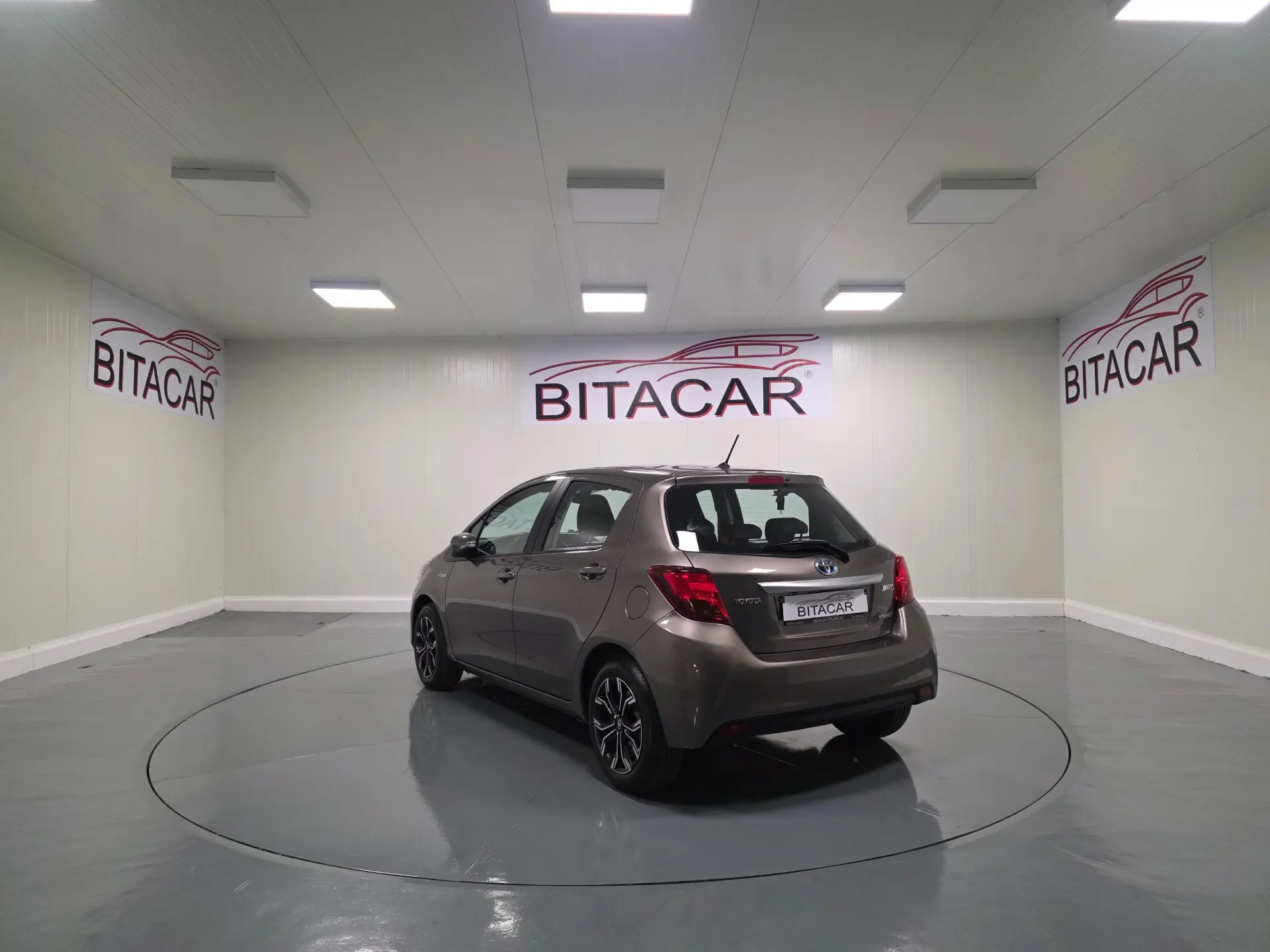 Toyota Yaris 1.5 HSD Comfort+P.Style 37