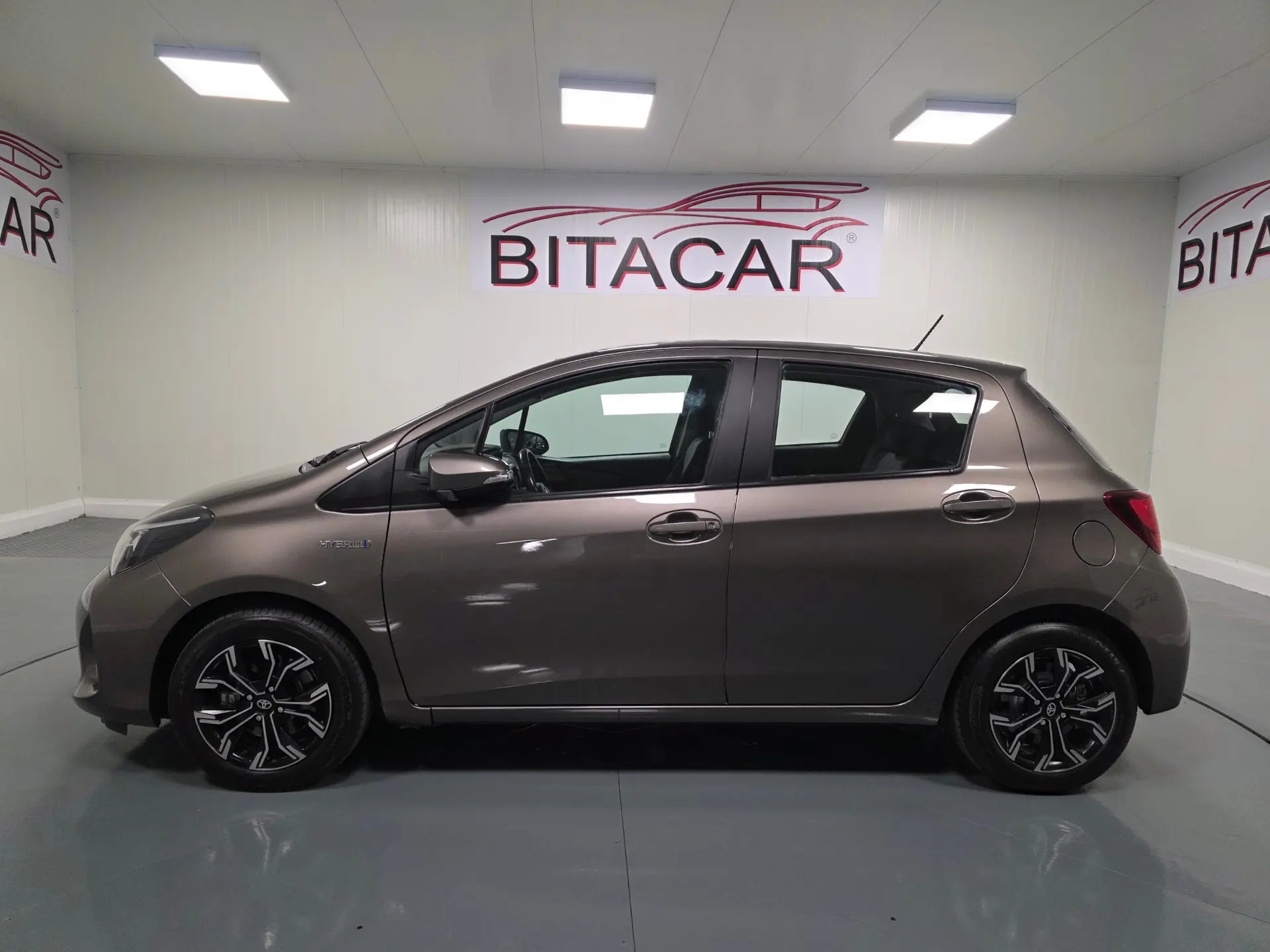 Toyota Yaris 1.5 HSD Comfort+P.Style 31