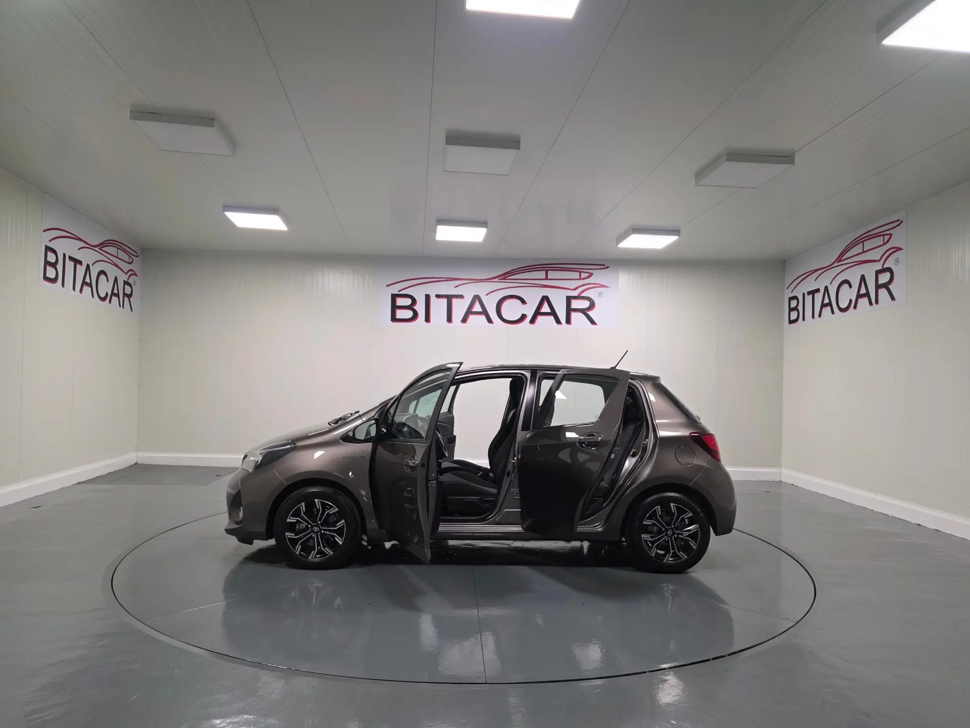 Toyota Yaris 1.5 HSD Comfort+P.Style 34