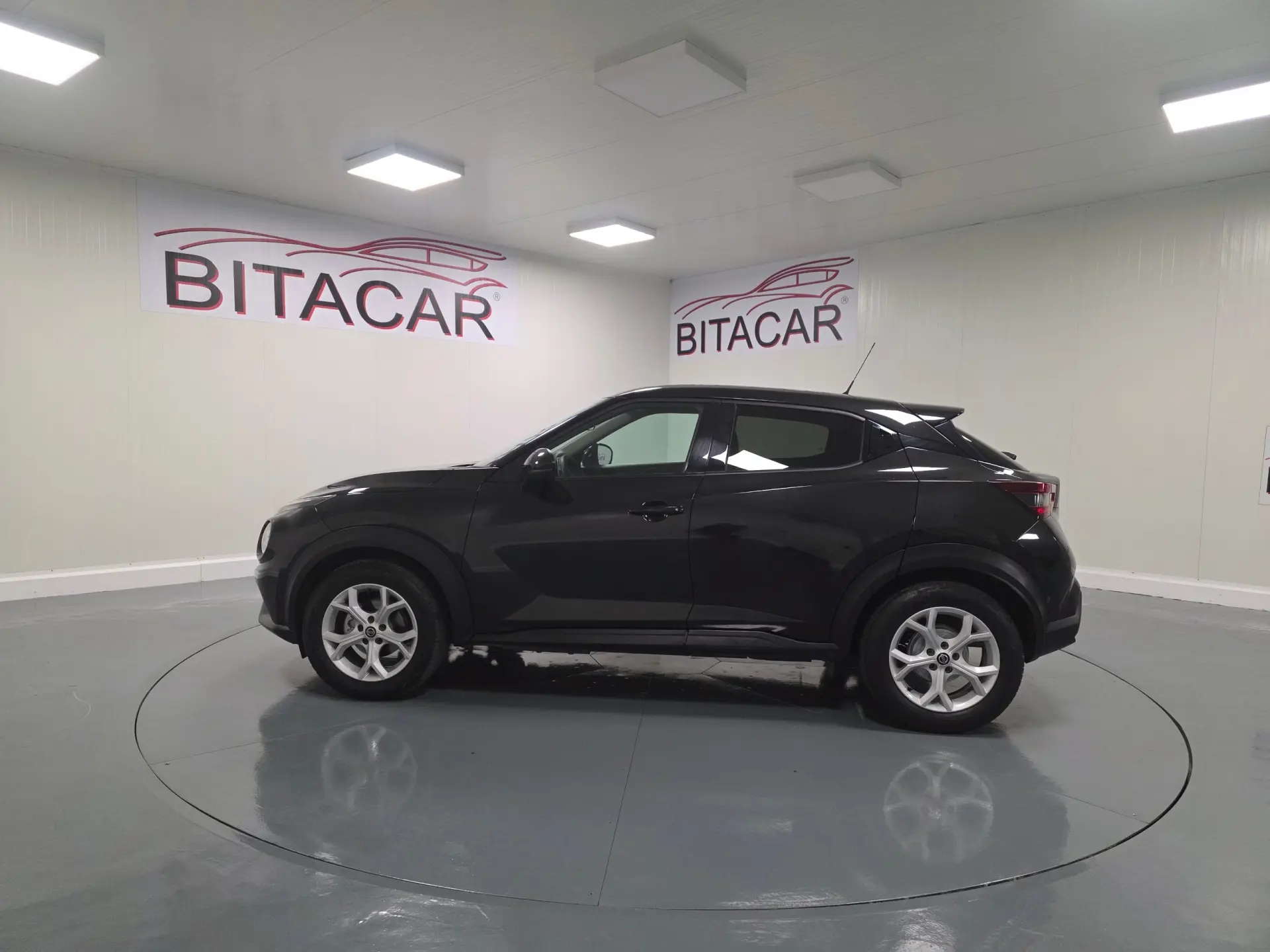 Nissan Juke 1.0 DIG-T Acenta 23