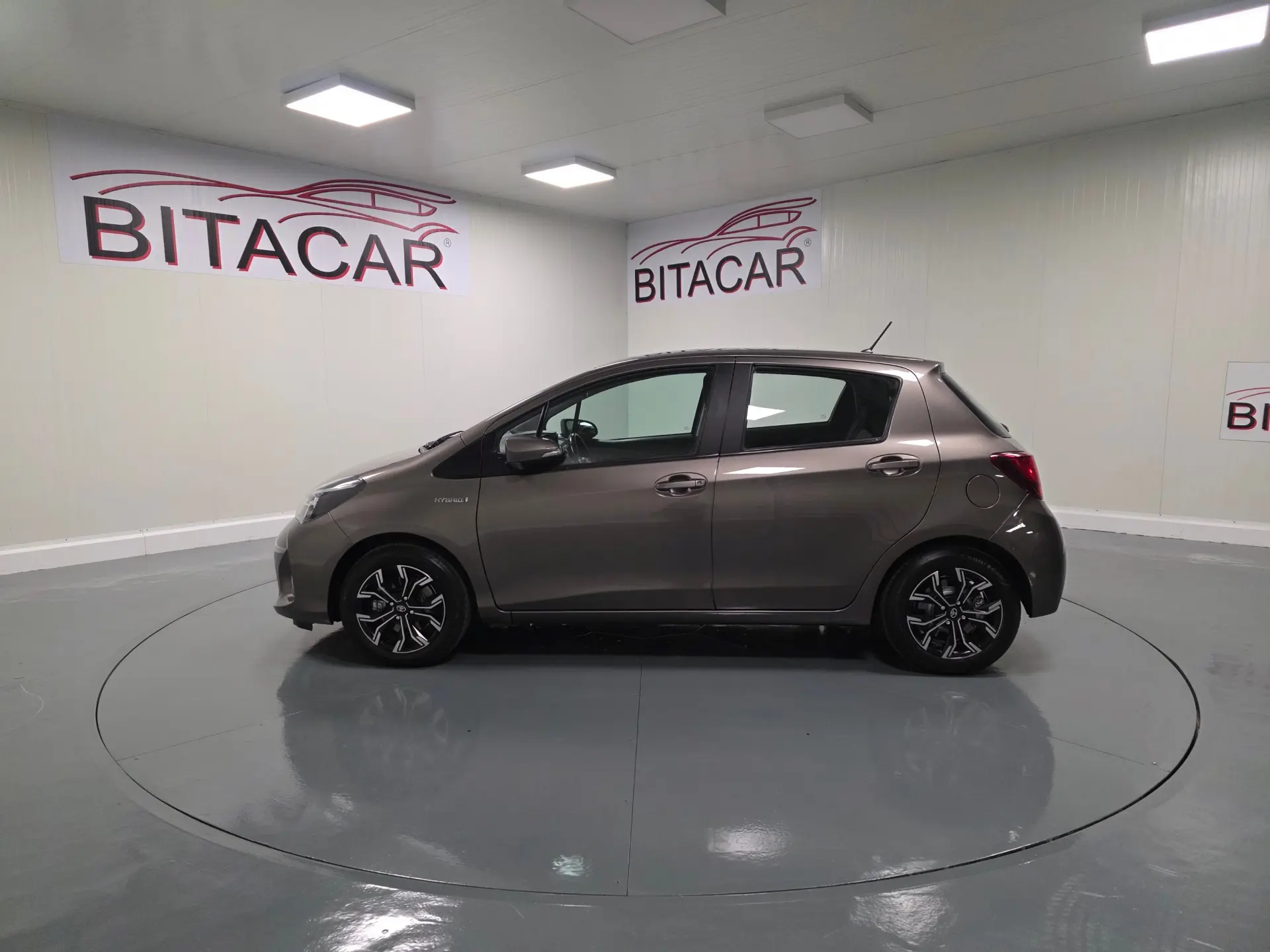 Toyota Yaris 1.5 HSD Comfort+P.Style 32