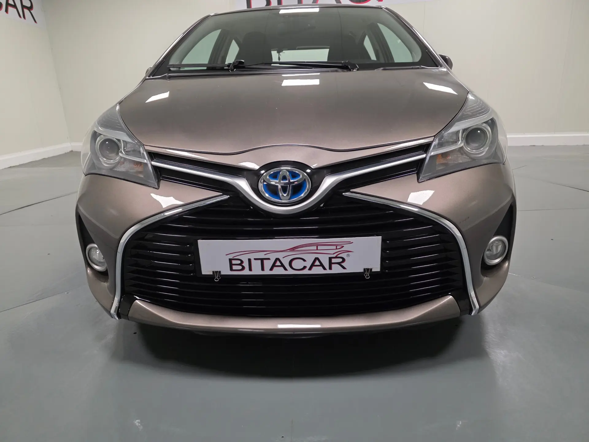 Toyota Yaris 1.5 HSD Comfort+P.Style 9