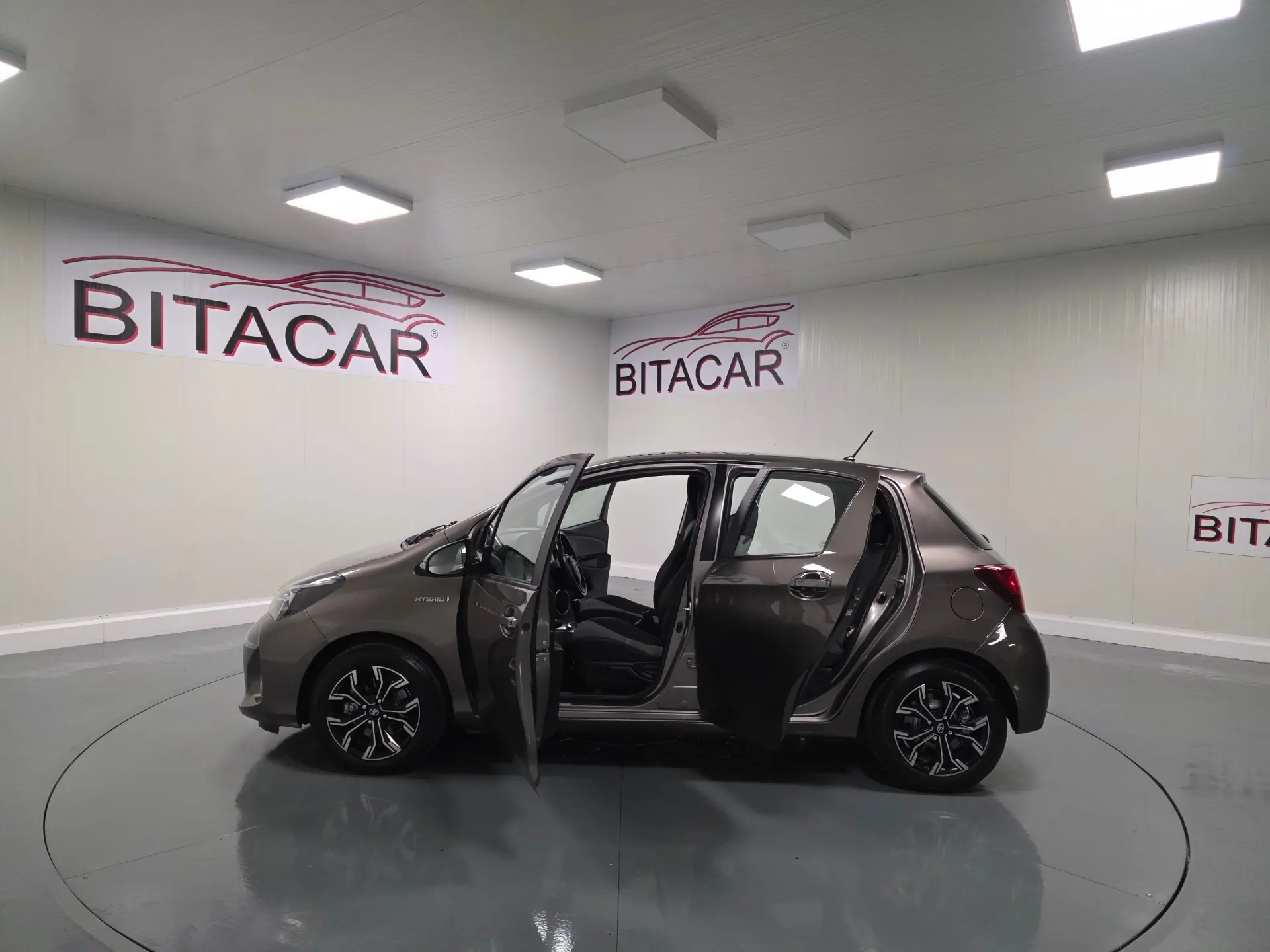 Toyota Yaris 1.5 HSD Comfort+P.Style 36