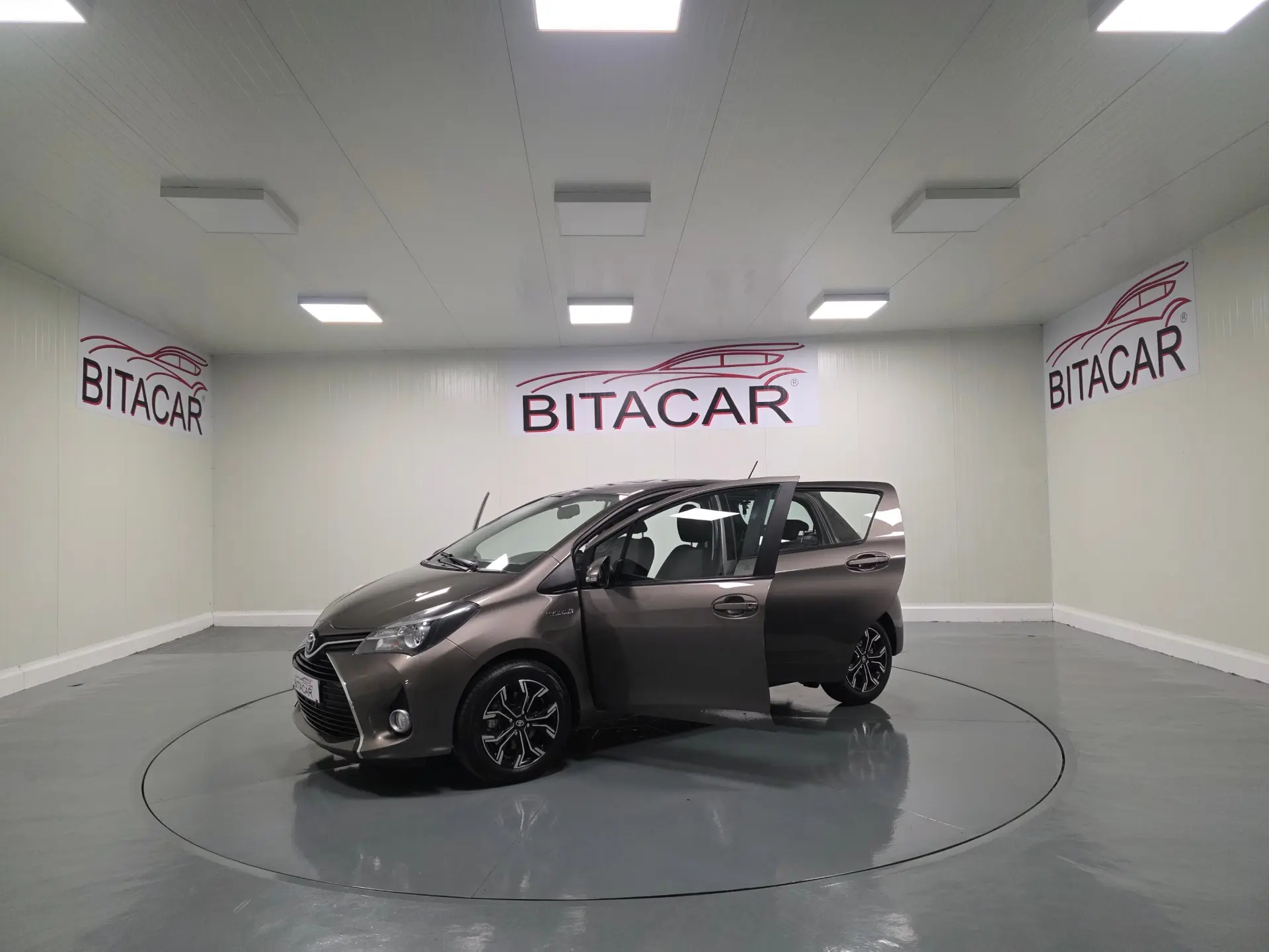 Toyota Yaris 1.5 HSD Comfort+P.Style 29