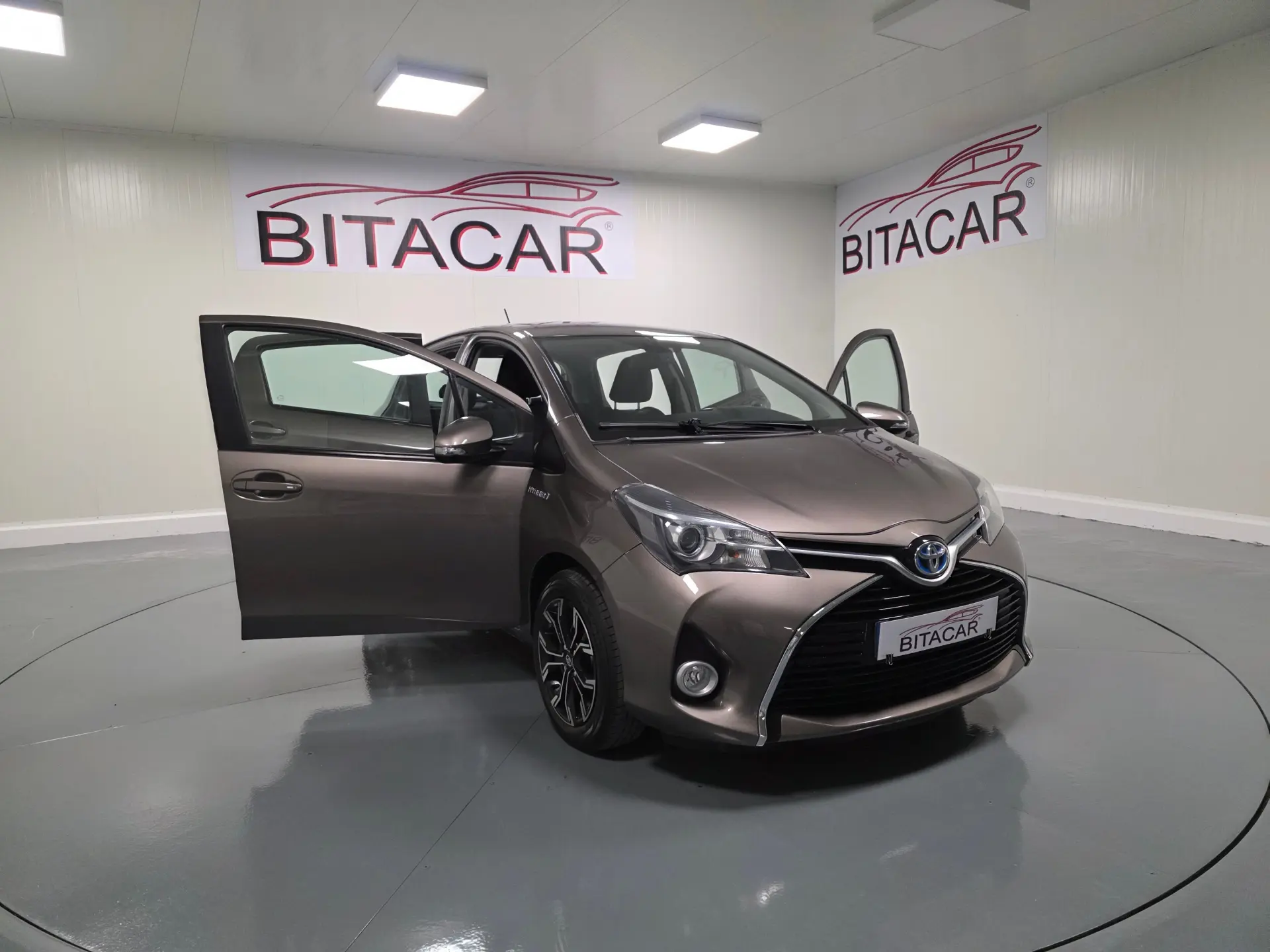 Toyota Yaris 1.5 HSD Comfort+P.Style 7