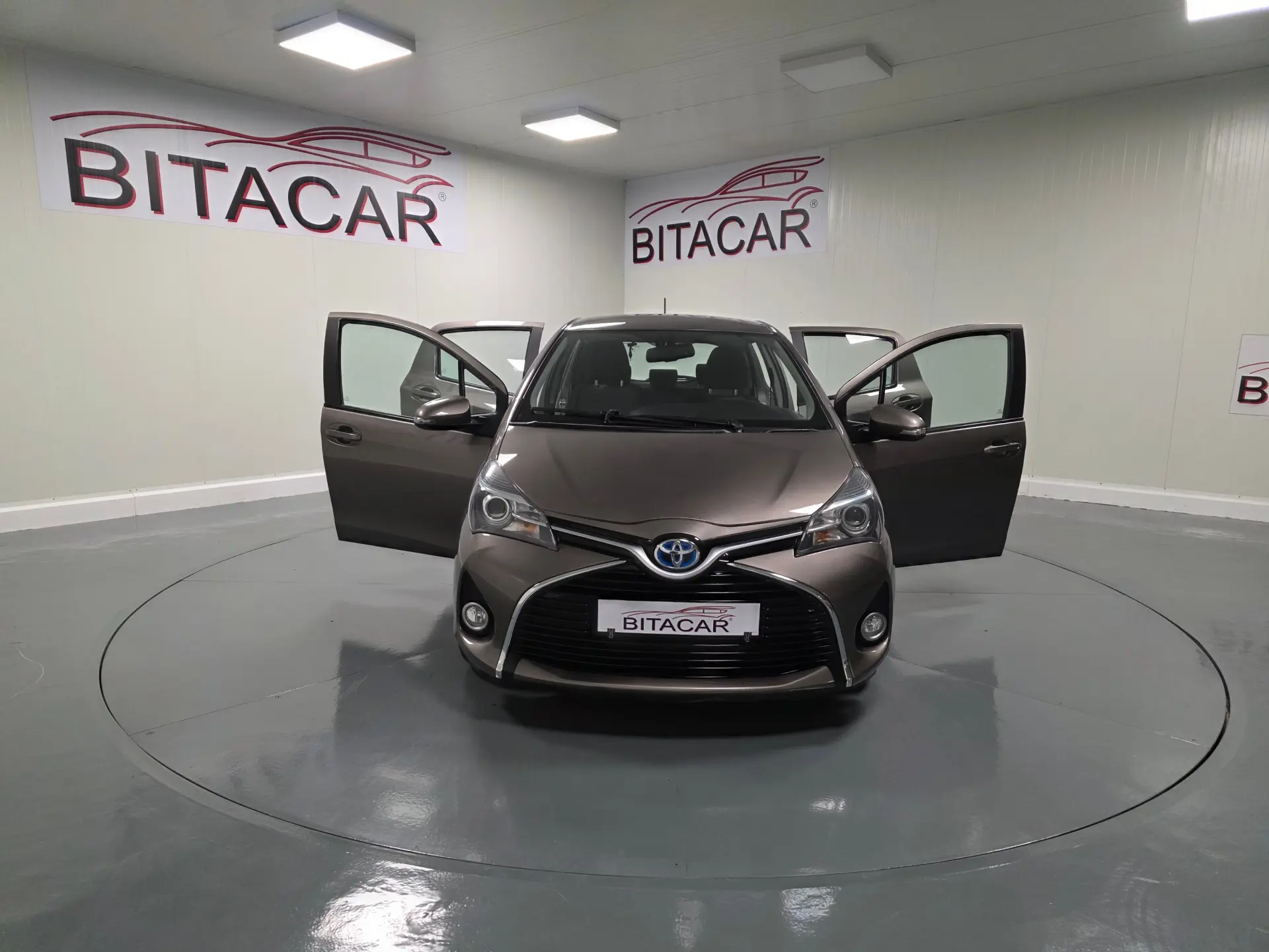Toyota Yaris 1.5 HSD Comfort+P.Style 28