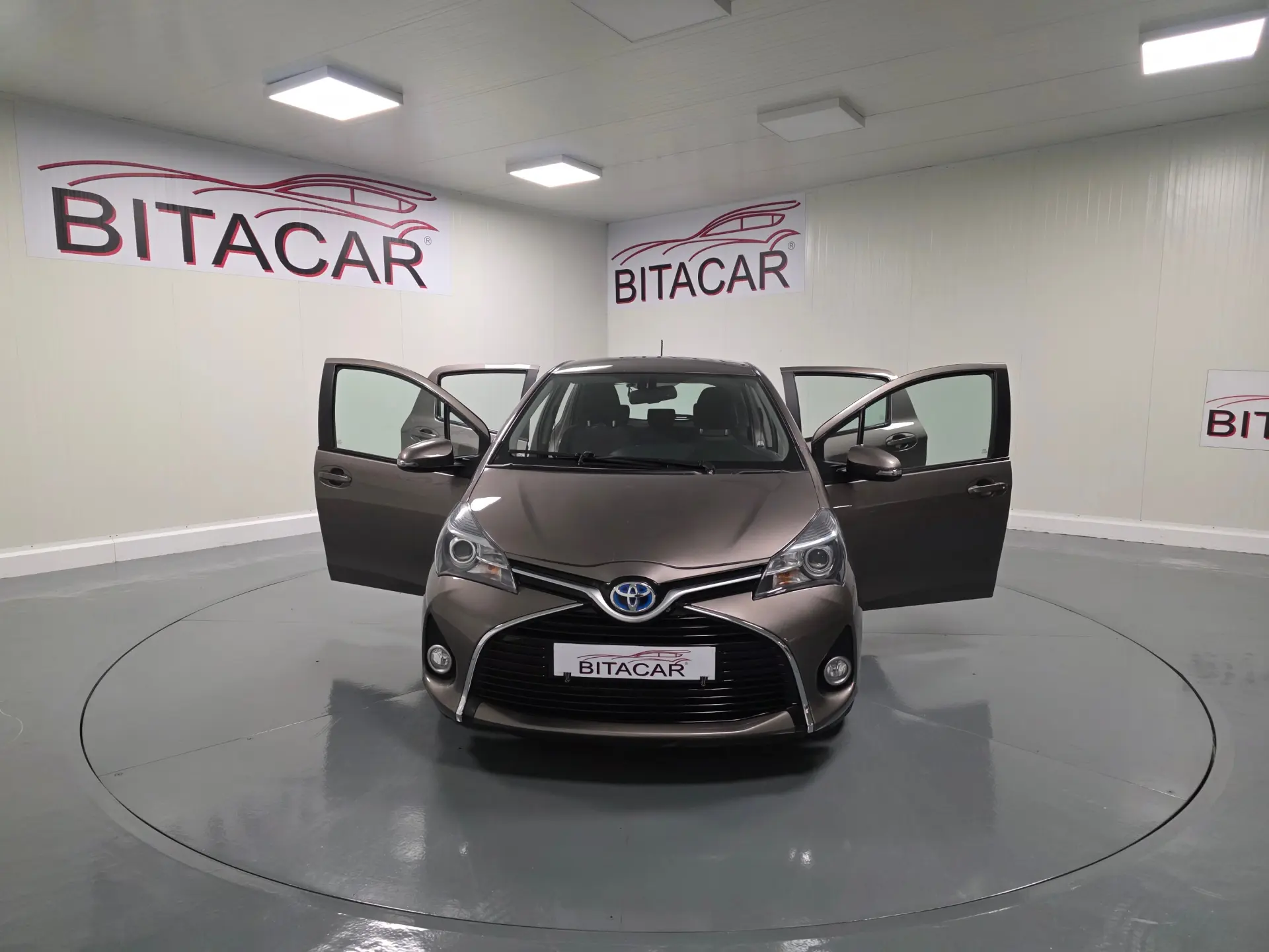 Toyota Yaris 1.5 HSD Comfort+P.Style 26