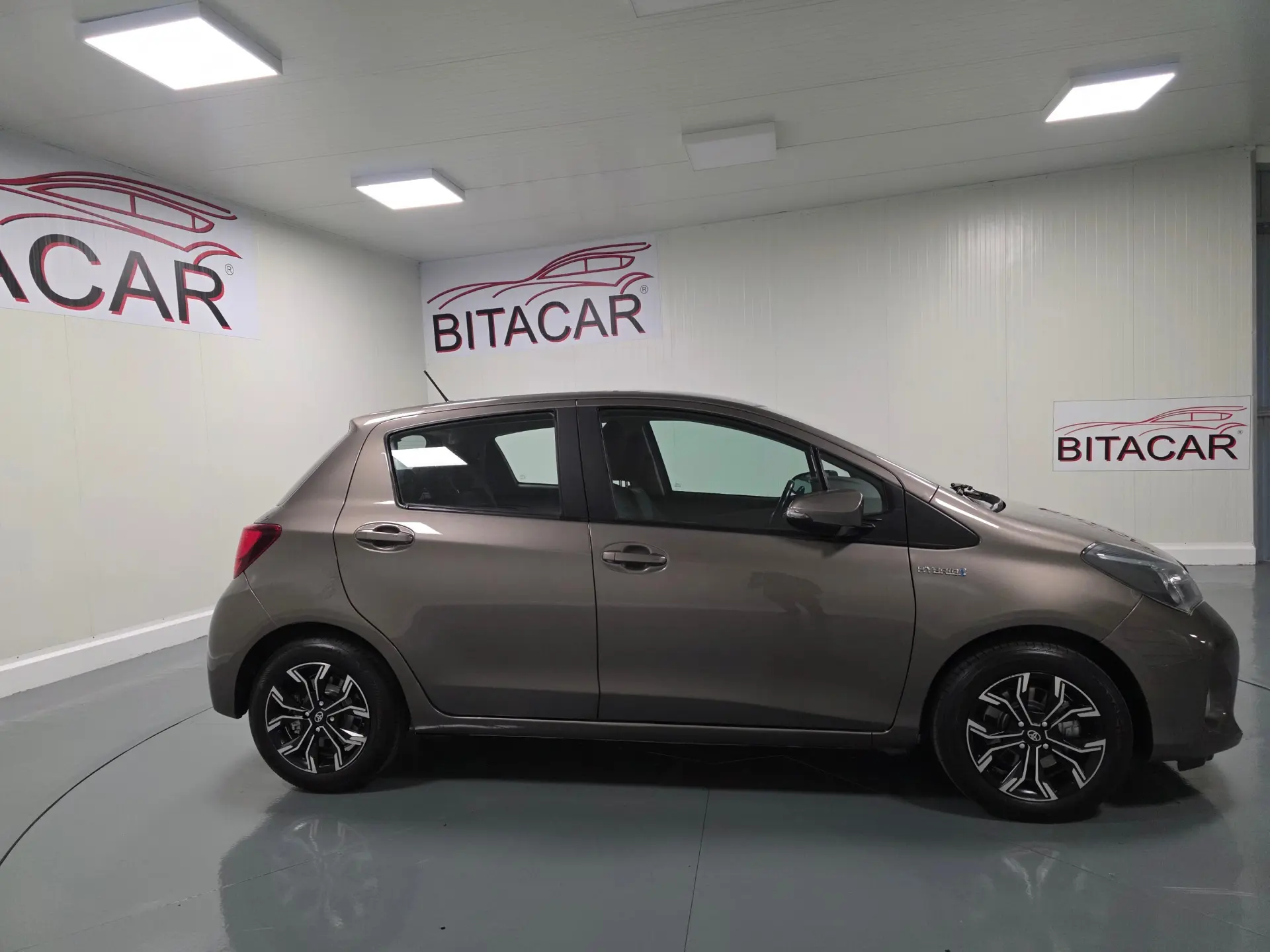 Toyota Yaris 1.5 HSD Comfort+P.Style 4