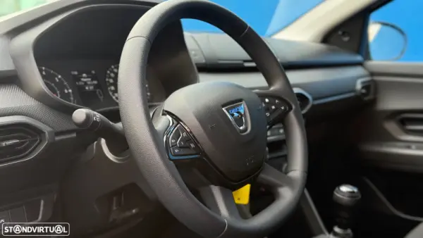 Dacia Sandero Outro 8