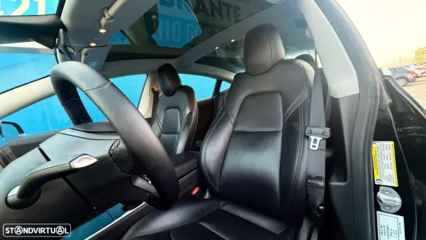 Tesla Model 3 Outro 4