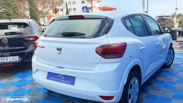 Dacia Sandero Outro 4