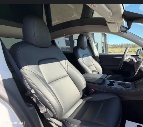 Tesla Model Y Long Range Dual Motor AWD 3