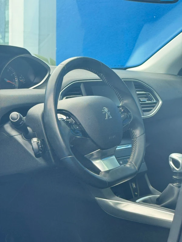 Peugeot 308 1.2 PureTech Allure 8