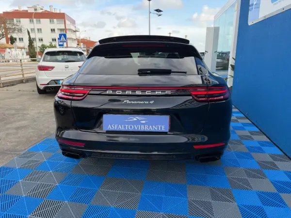 Porsche Panamera Sport Turismo 4 E-Hybrid 5