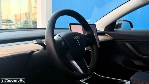 Tesla Model 3 Outro 5